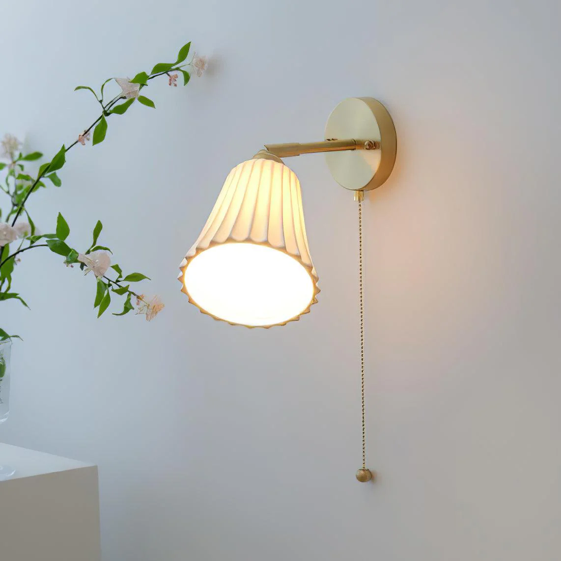 Trumpet Ceramic Wall Light - Set of 2 / Brass & White Ceramic