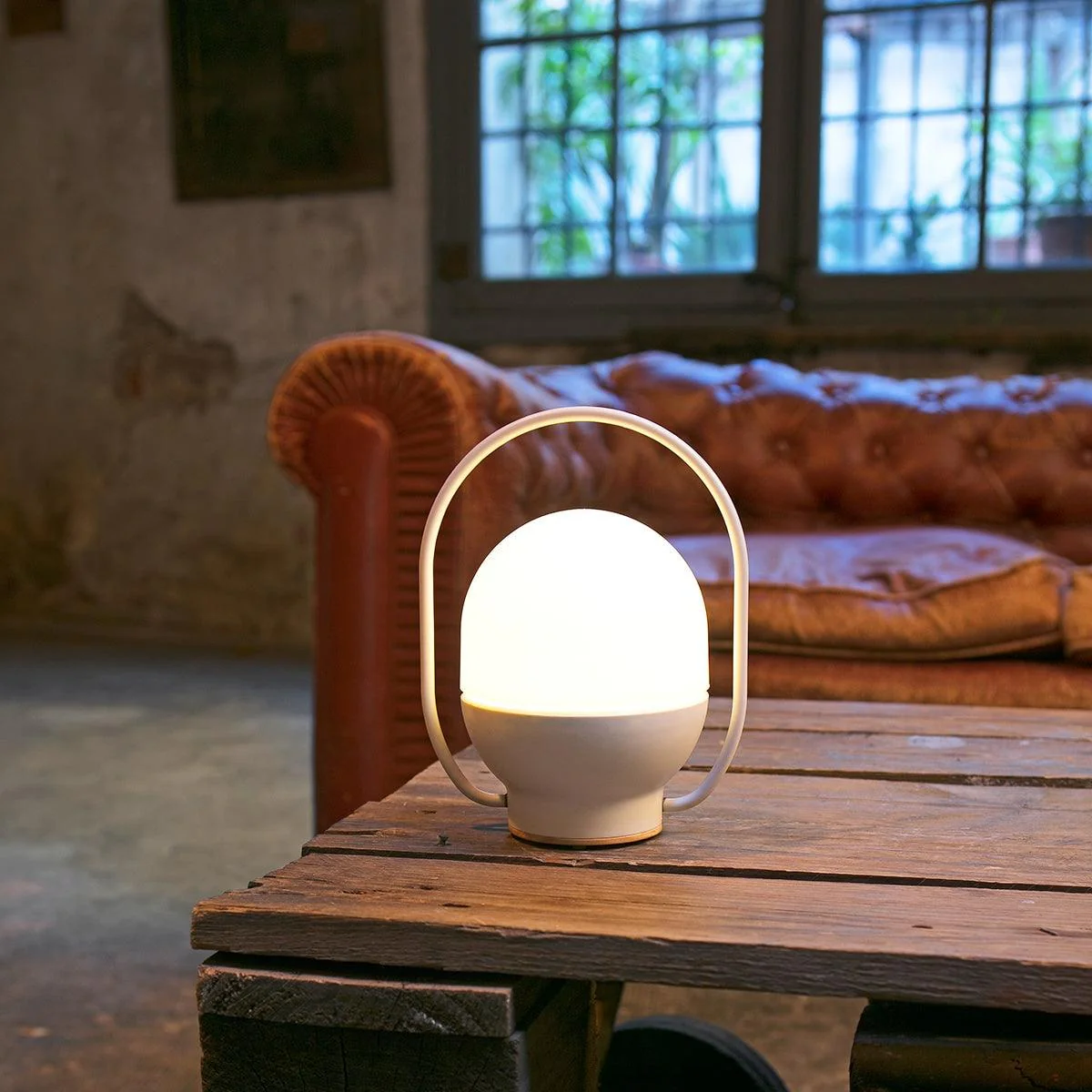 Take Away Table Lamp - ∅ 6.3″ x H 7.9″ / Dia 16cm x H 20cm / Black / AU plug