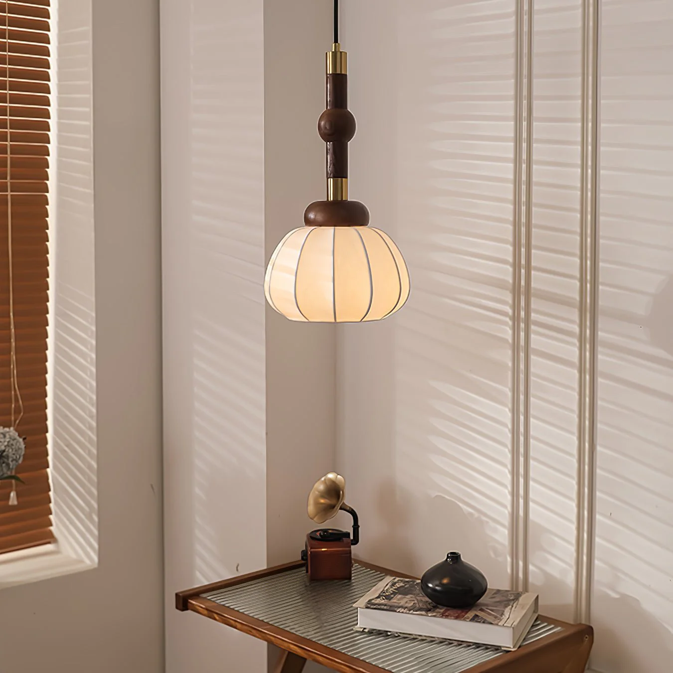 Подвесной светильник Silk Globe - ∅20см x 35см, золотой, орех, белый