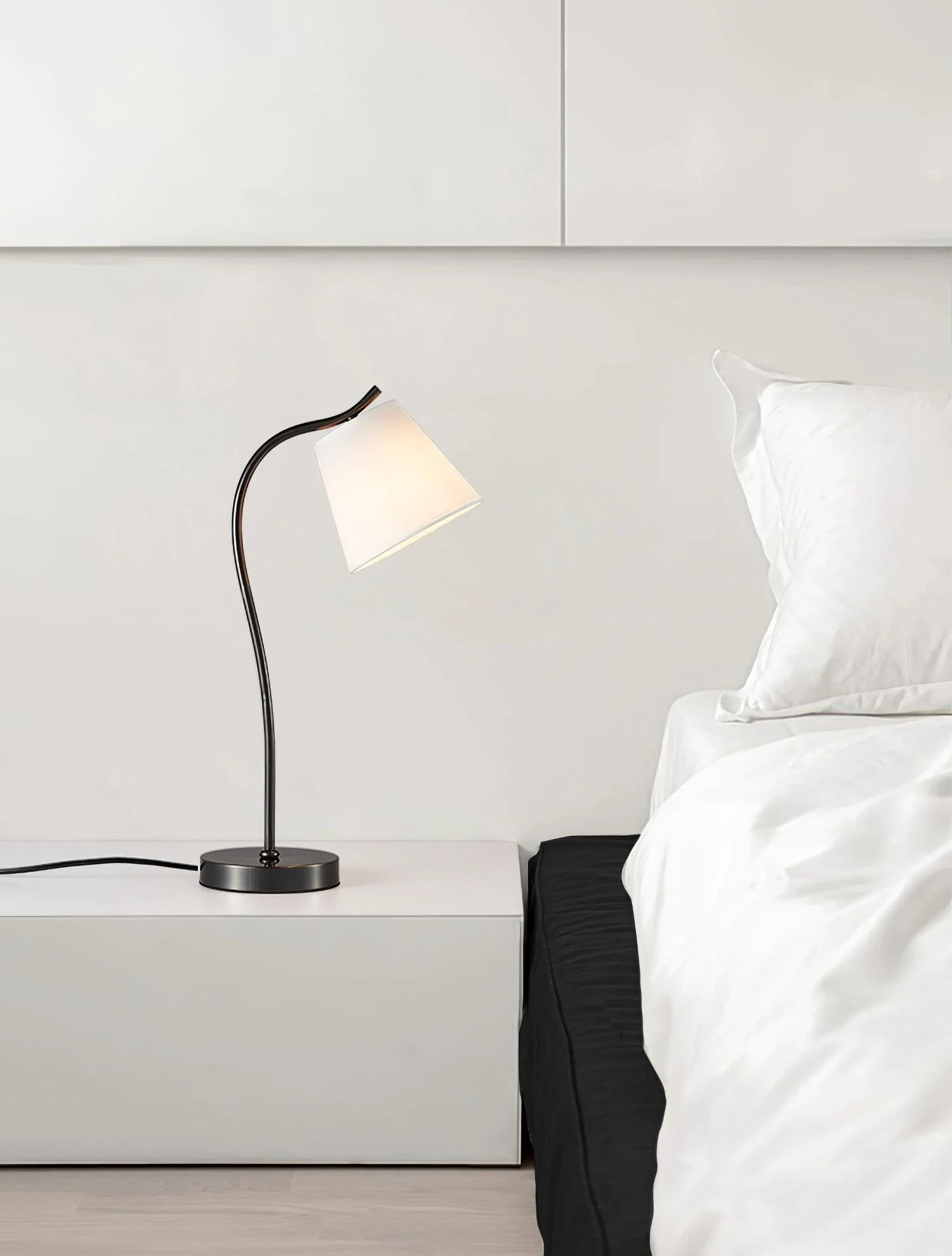 Jody Table Lamp - ∅ 10.6″ x H 25.2″ / Dia 27cm x H 64cm / Black+White / US plug