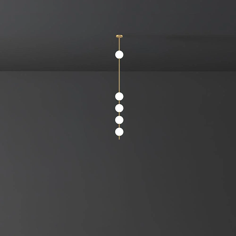 Подвесной светильник Vertical Balls - 5 источников света ∅12см х 154см, латунь, пластиковый шар, теплый свет