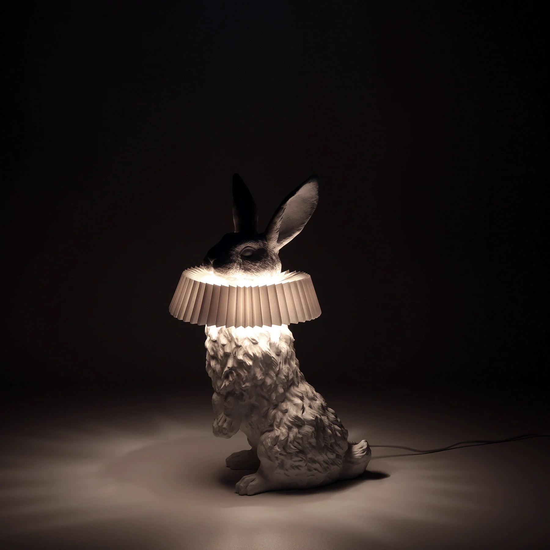 Rabbit X Table Lamp - Sit: ∅ 11.8″ x H 12.6″ / Cool Light / UK plug