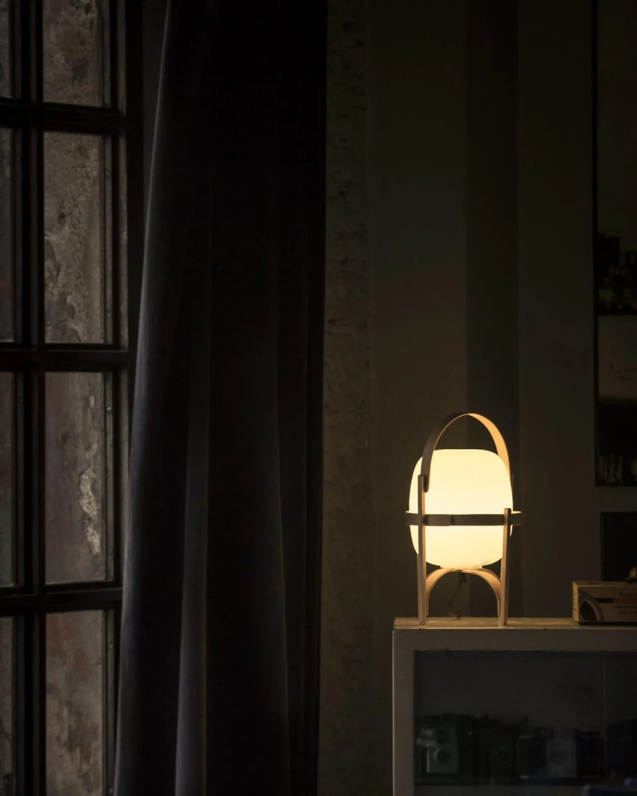 Настольный светильник Portable Lantern Glass - ∅25см x 41см, орех