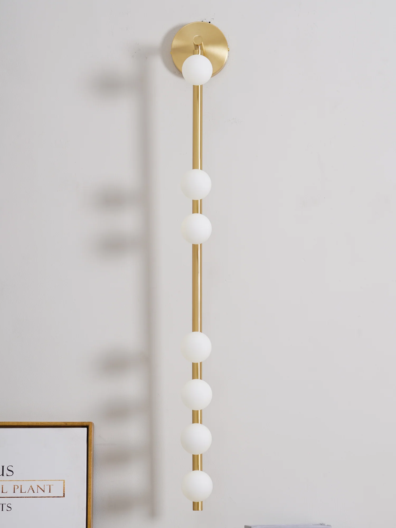 Настенный светильник Brass Glass Tube - 7 источников света ∅12см x 100см, античная латунь, белый