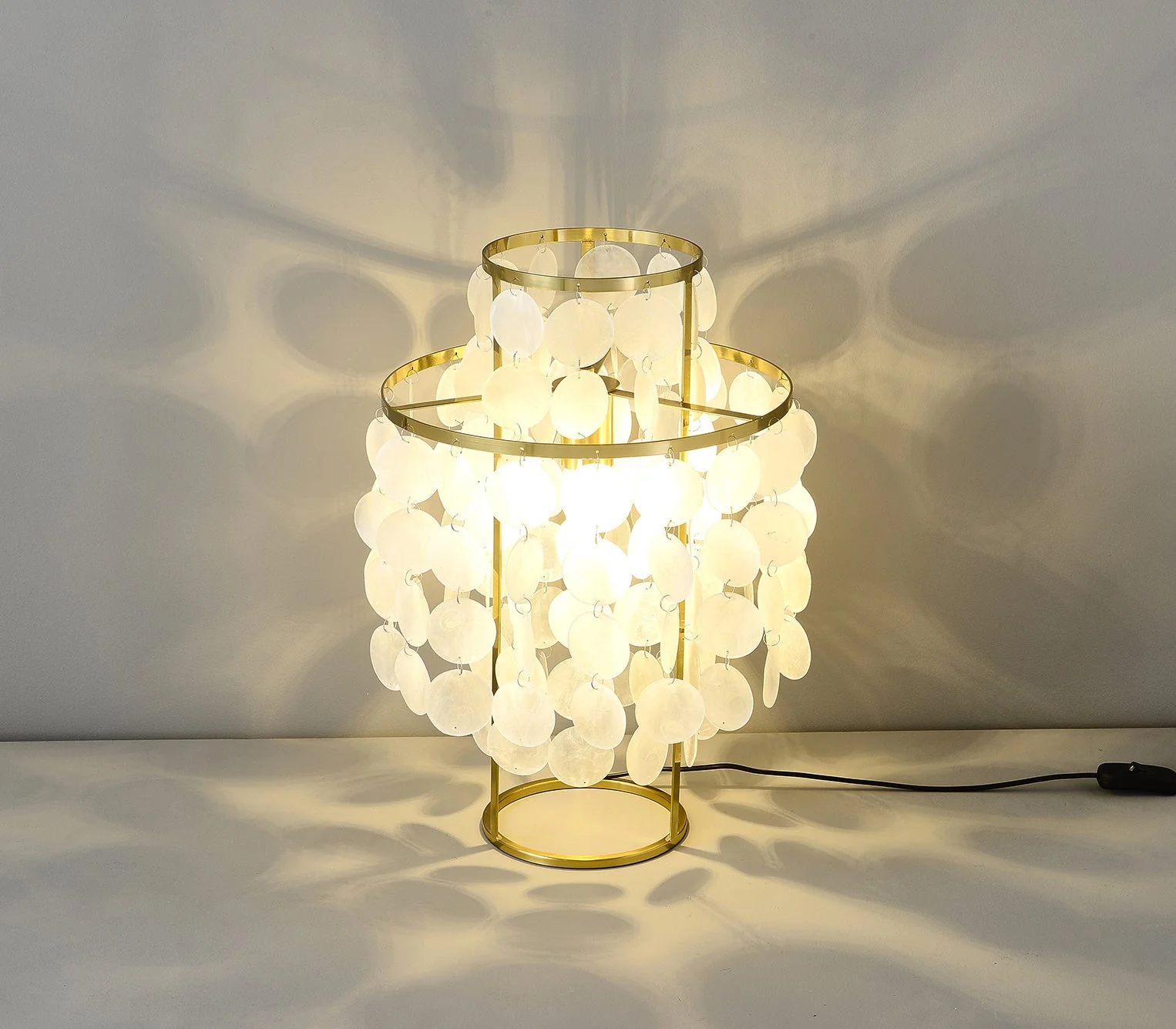 Настольный светильник Round Shell - ∅30см x 48см, хром