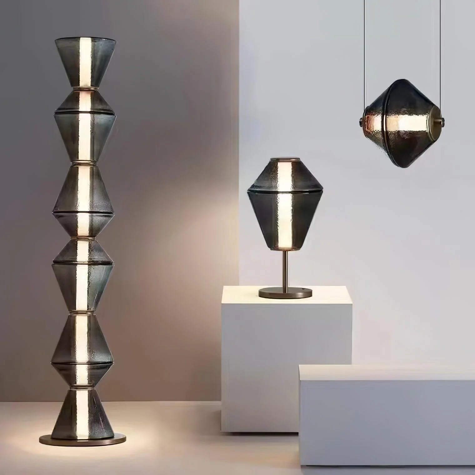 Totem Table Lamp - ∅ 8.6″ x H 16.5″ / Dia 22cm x H 42cm / Clear / US plug