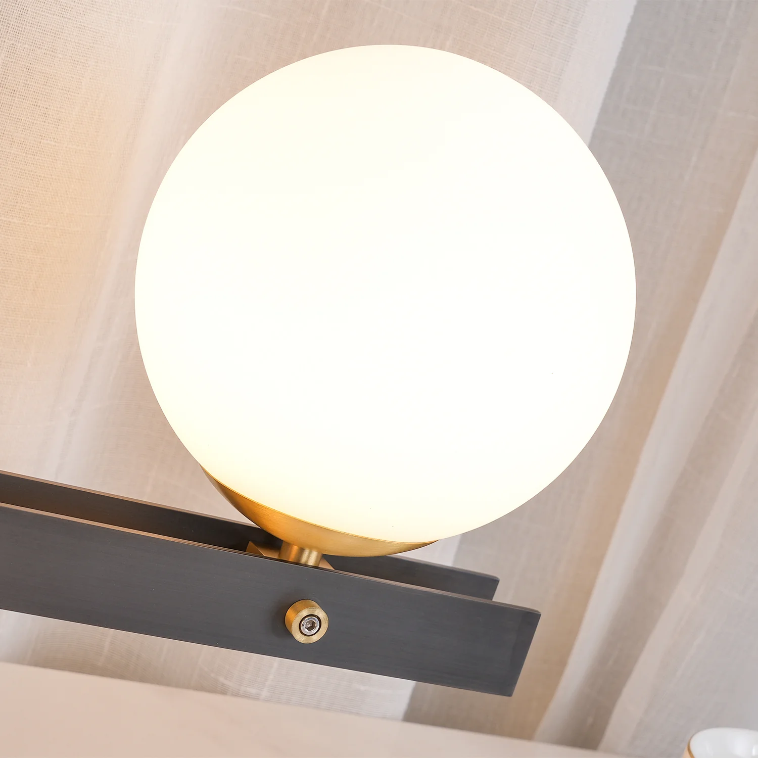 Planeta Table Lamp - ∅ 13.7″ x H 10.6″ / Dia 35cm x H 27cm / Brass+Black / US plug
