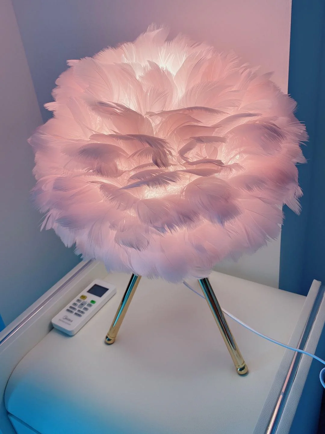 Goose Feather Table Lamp - ∅ 13.8″ x H 18.5″ / Dia 35cm x H 47cm / Gold+Grey / UK plug