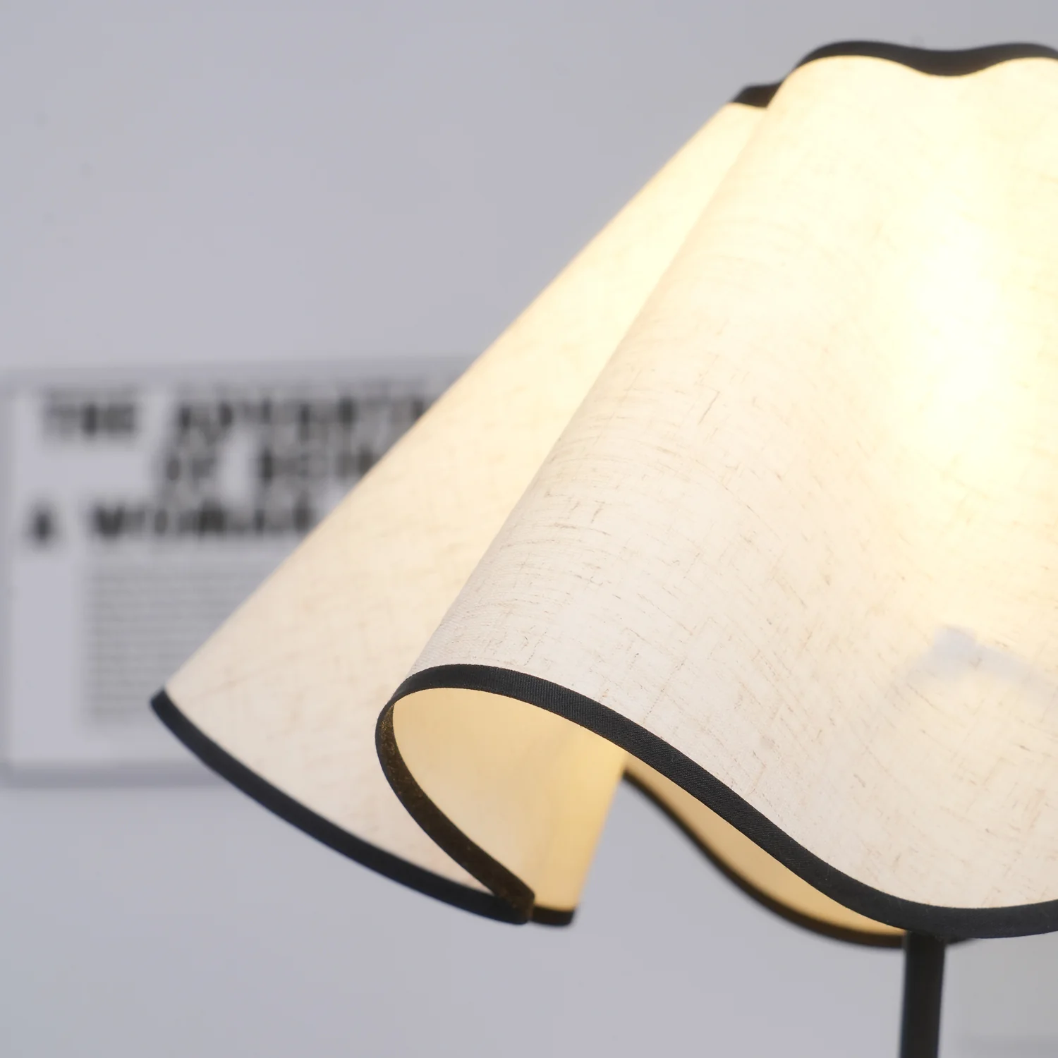 Cora Table Lamp - ∅ 14.1″ x H 18.5″ / Dia 36cm x H 47cm / Black+White Linen / UK plug