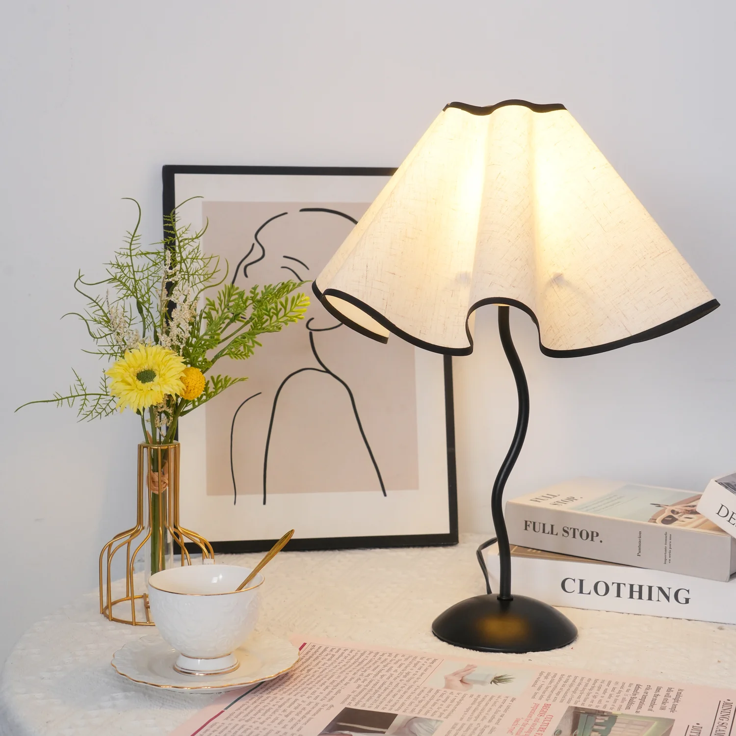 Cora Table Lamp - ∅ 14.1″ x H 18.5″ / Dia 36cm x H 47cm / Black+White Linen / UK plug