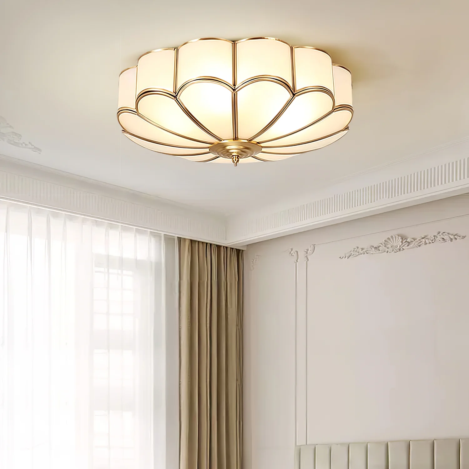Потолочный светильник Flower Shape Glass Recessed - 6 плафонов ∅60см x 20см, латунь, стекло