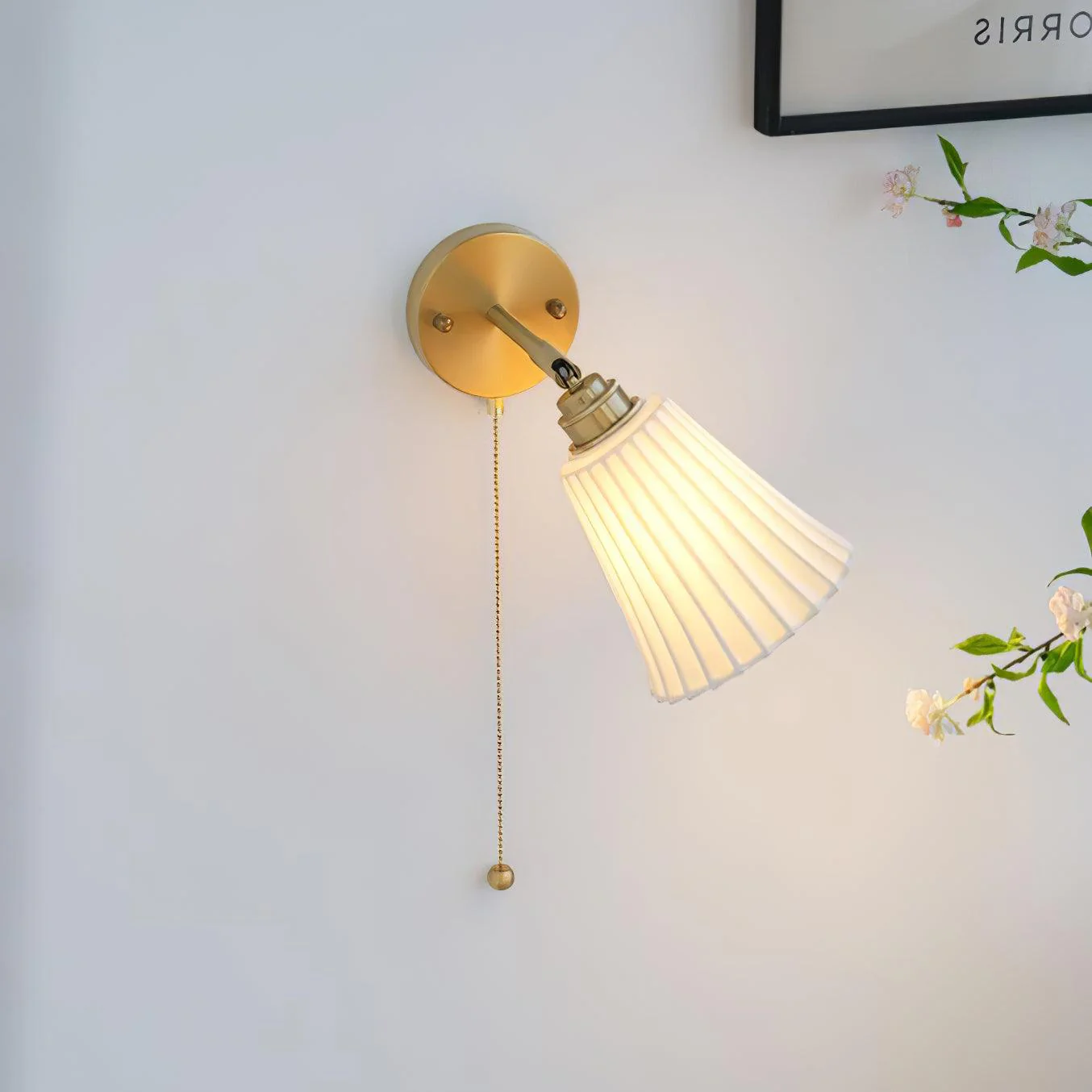 Trumpet Ceramic Wall Light - Set of 2 / Brass & White Ceramic