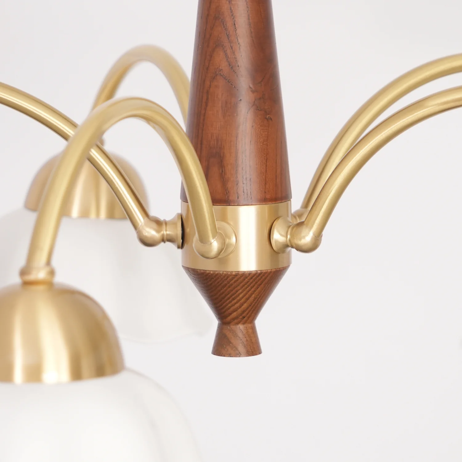 Люстра Swedish Modern Brass - 3 плафона ∅60см x 37см, латунь, орех