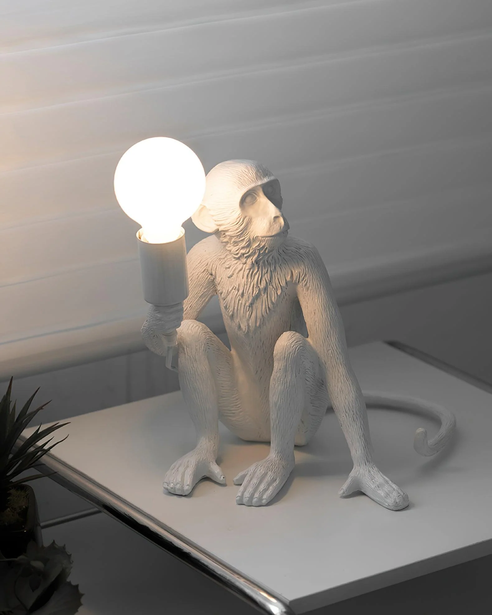 Настольный светильник Monkey - 46см x 28см x 54см, черный