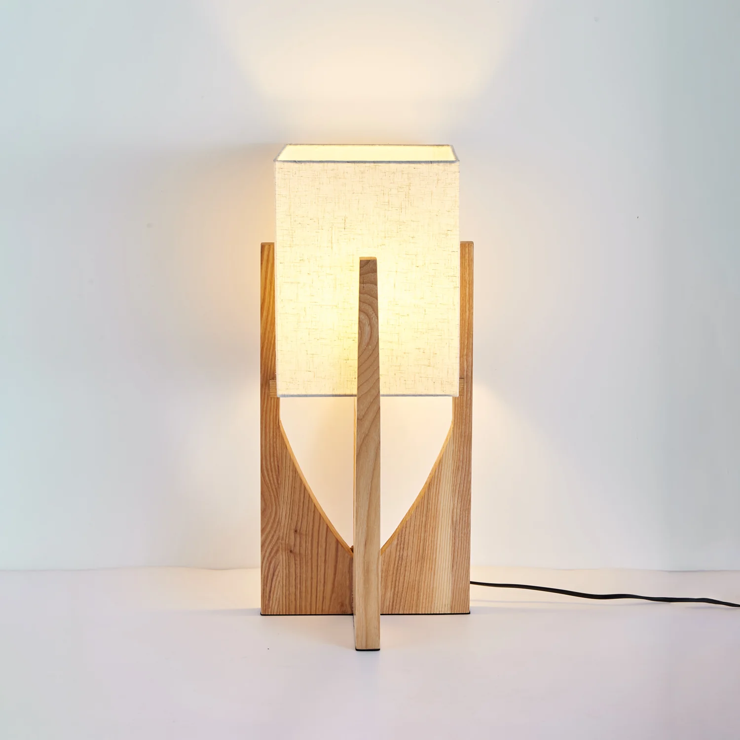 Fairbanks Floor Lamp - ∅ 9.1″ x H 20.5″ / Dia 23 cm x H 52 cm / Dark wood color / AU plug
