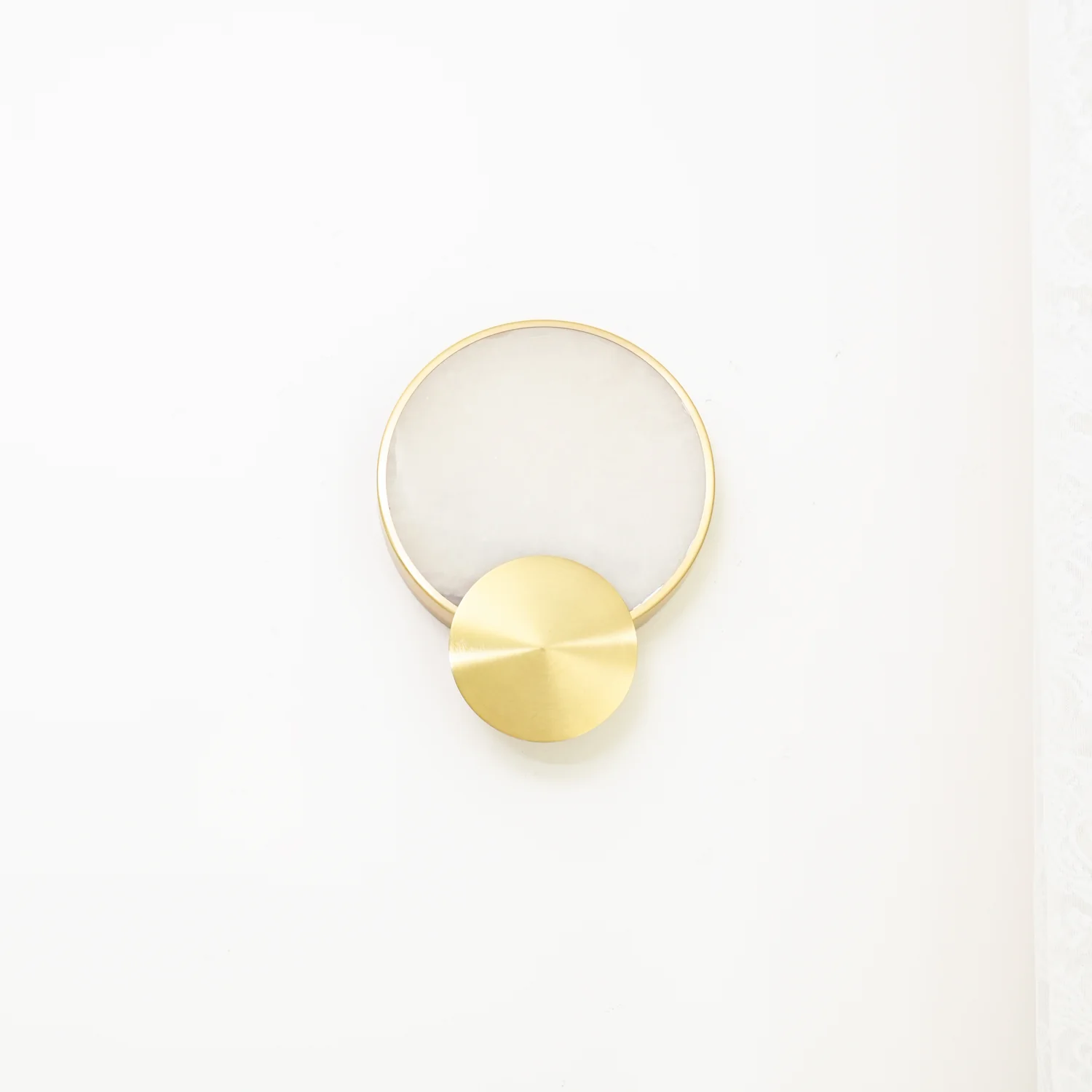 Terra Svet Wall Lamp - ∅ 8.6″ x H 11.4″ Set of 2 / Gold & White Alabaster / Cool White