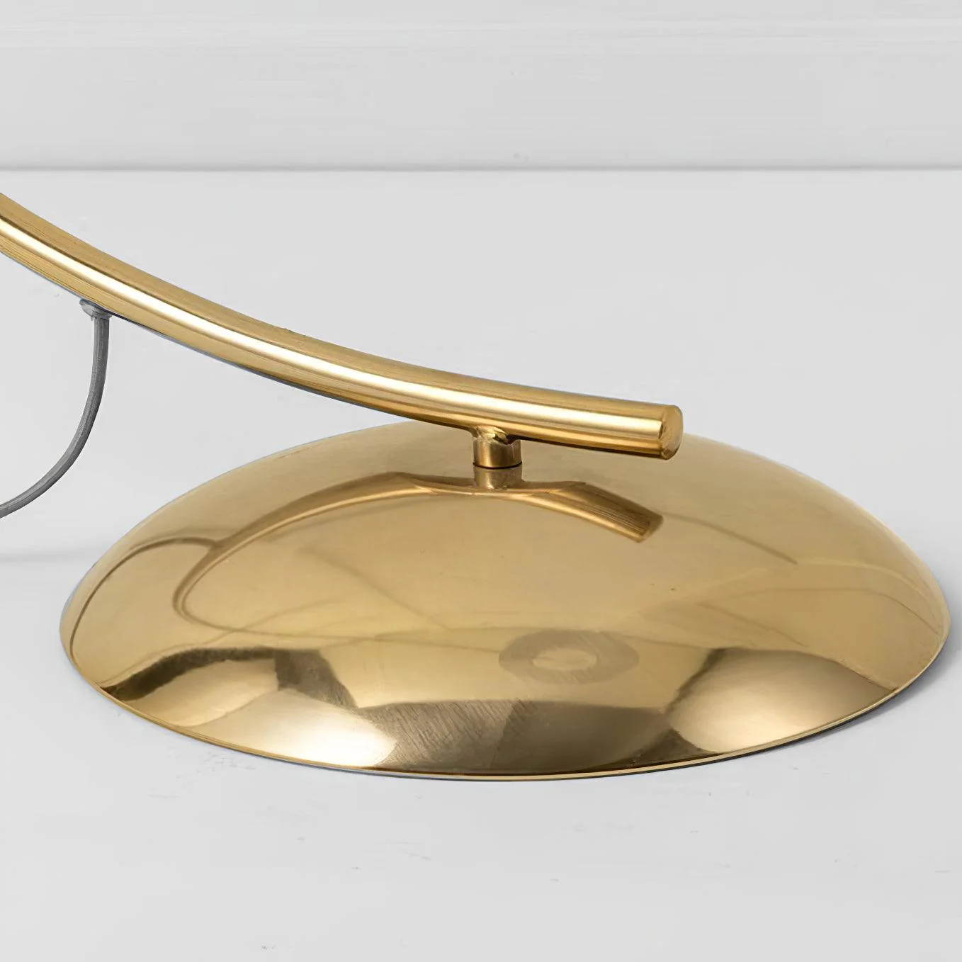 Circo Floor Lamp - ∅ 34.4″ x H 70.9″ / Gold+White / US plug
