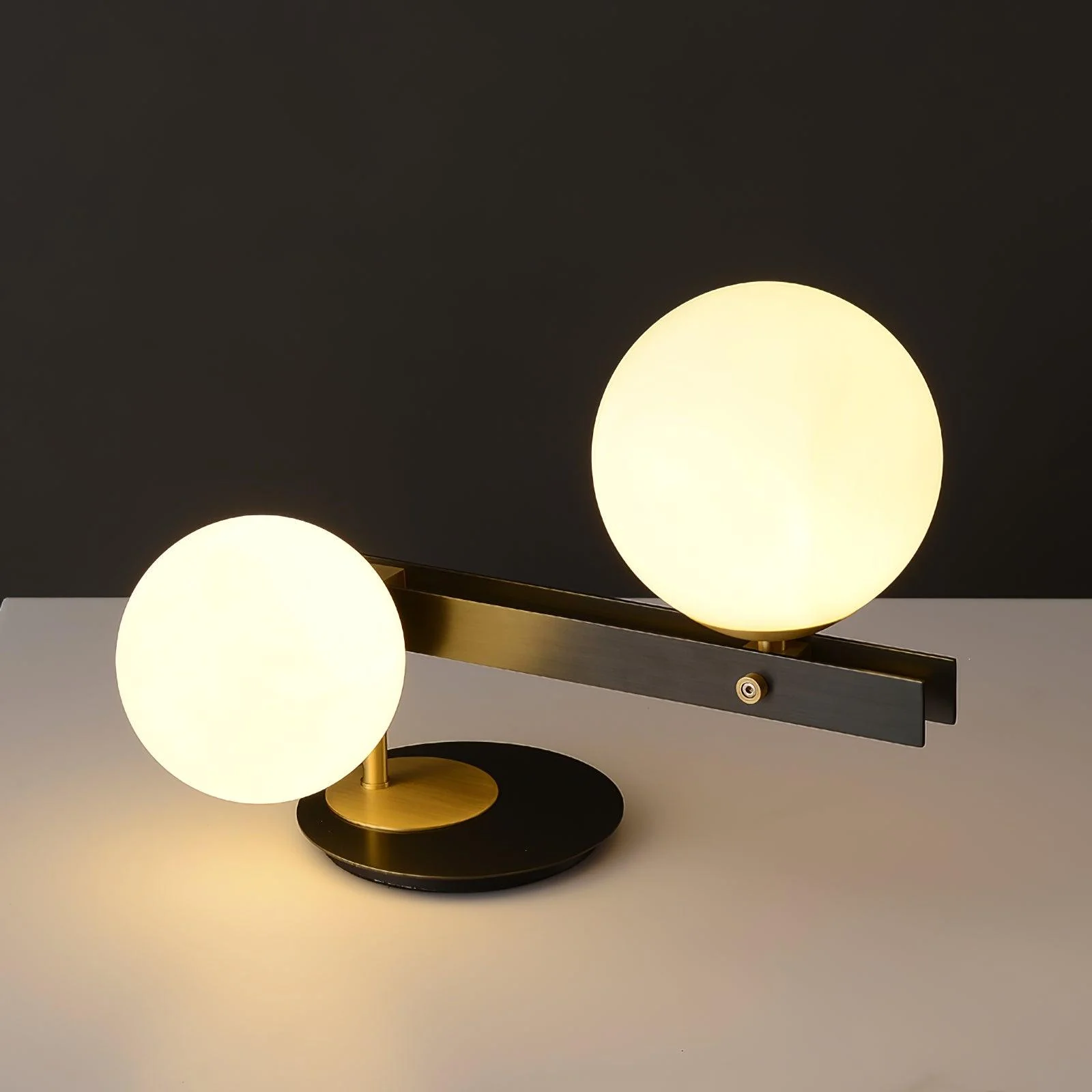 Planeta Table Lamp - ∅ 13.7″ x H 10.6″ / Dia 35cm x H 27cm / Brass+Black / US plug