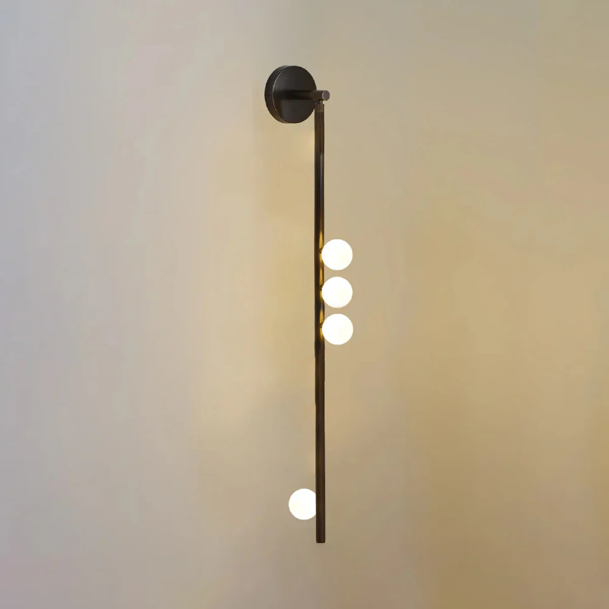 Настенный светильник Brass Glass Tube - 7 источников света ∅12см x 100см, античная латунь, белый