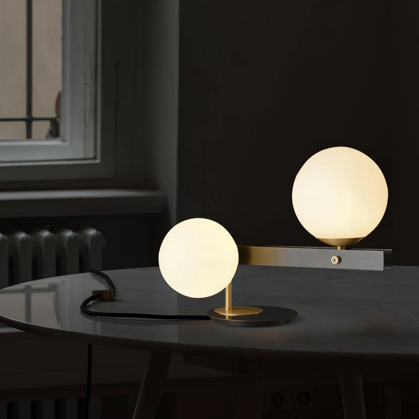 Planeta Table Lamp - ∅ 13.7″ x H 10.6″ / Dia 35cm x H 27cm / Brass+Black / US plug