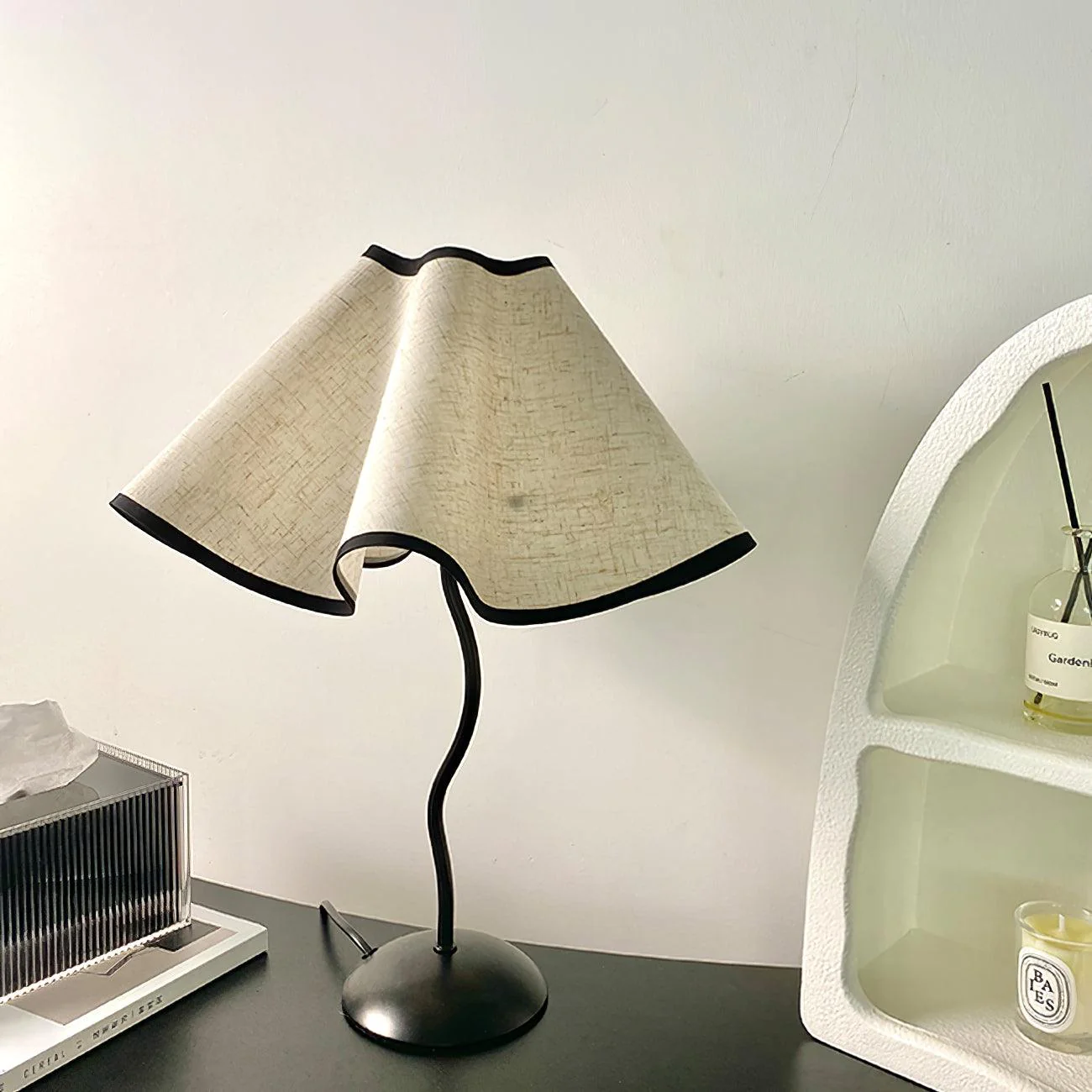 Cora Table Lamp - ∅ 14.1″ x H 18.5″ / Dia 36cm x H 47cm / Black+White Linen / UK plug