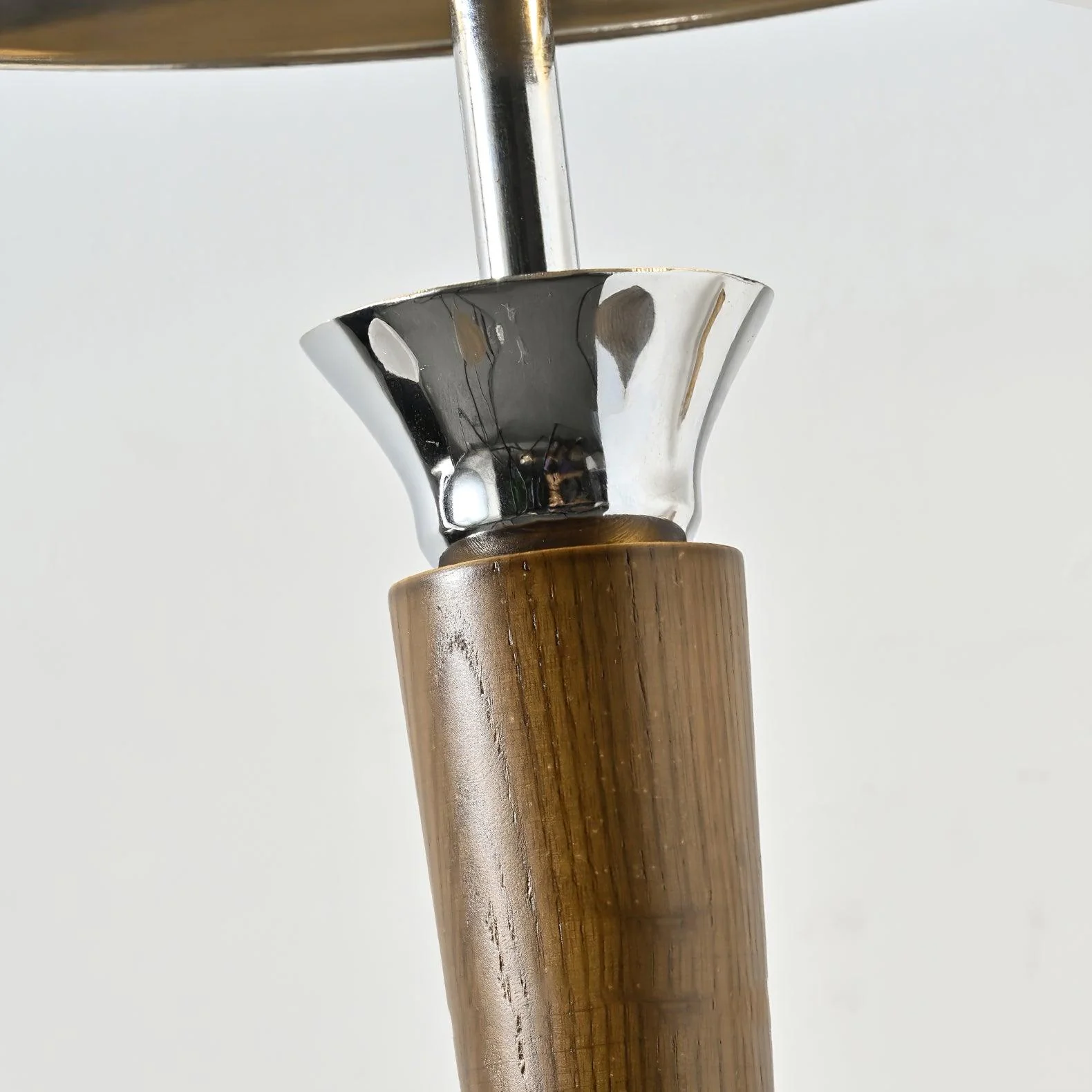 Helmet Floor Lamp - ∅ 15.7″ x H 59.1″ / Dia 40cm x H 150cm / Chrome & Walnut / UK plug