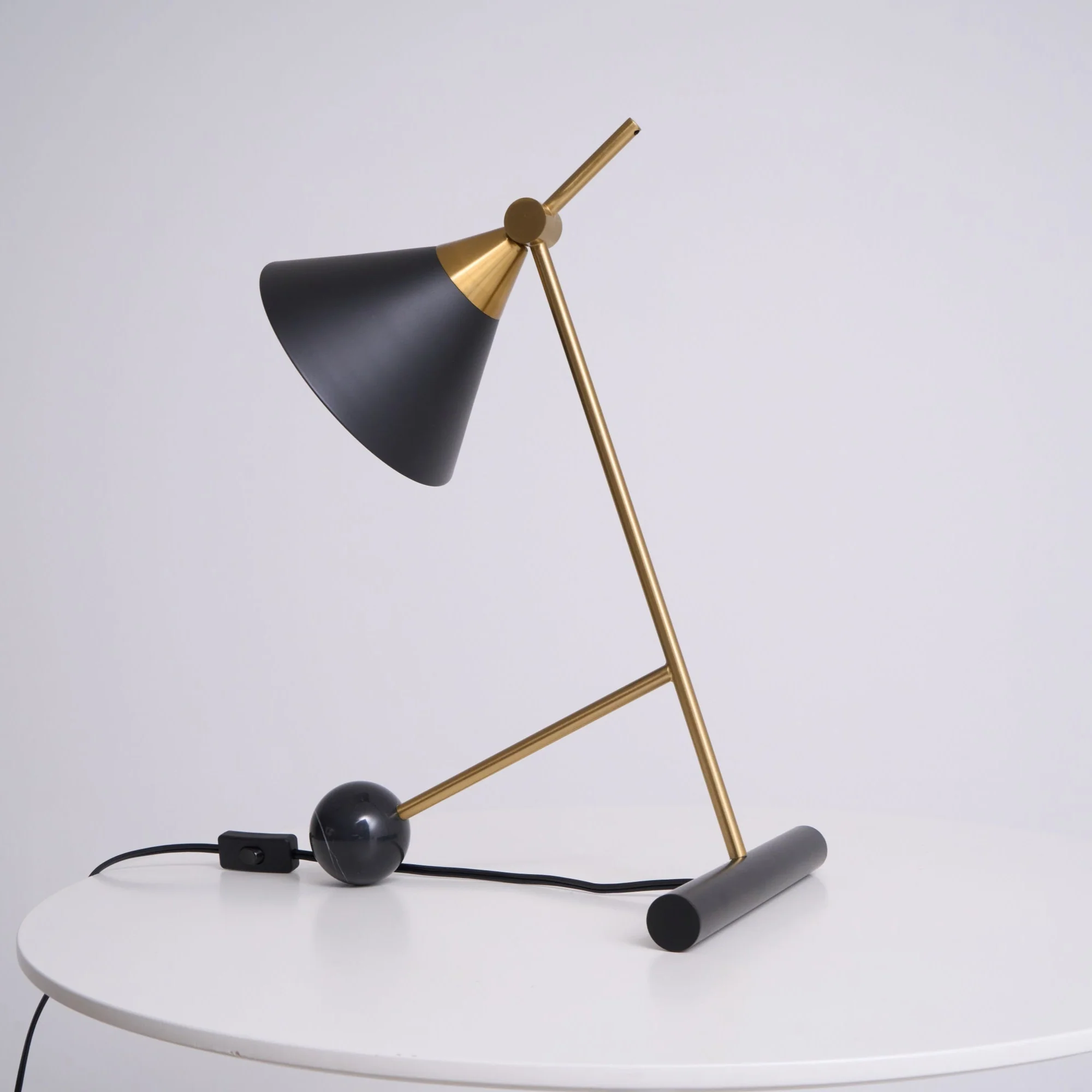 Cleo Table Lamp - ∅ 11.8″ x H 21.7″ / Dia 30cm x H 55cm / Gold+Black / AU plug