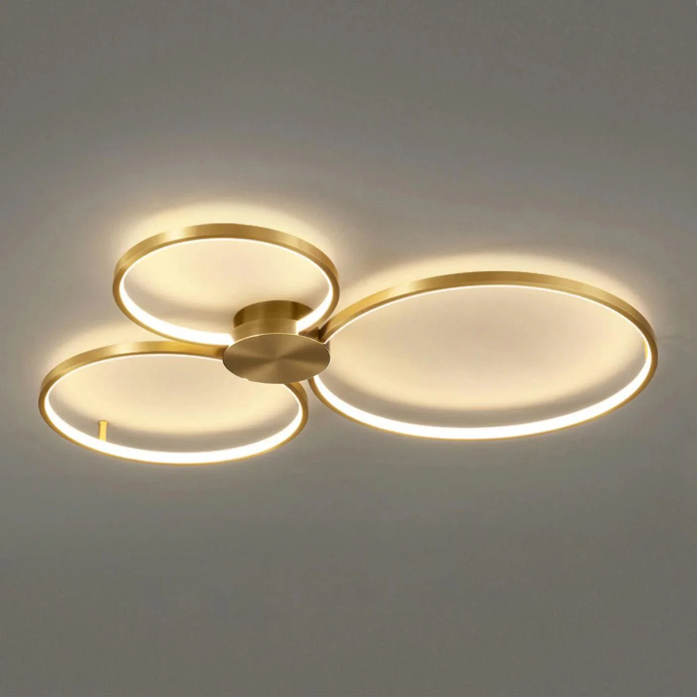 Потолочный светильник Loop LED - три круга, 90см x 73см x 7см, латунь, черный, теплый свет
