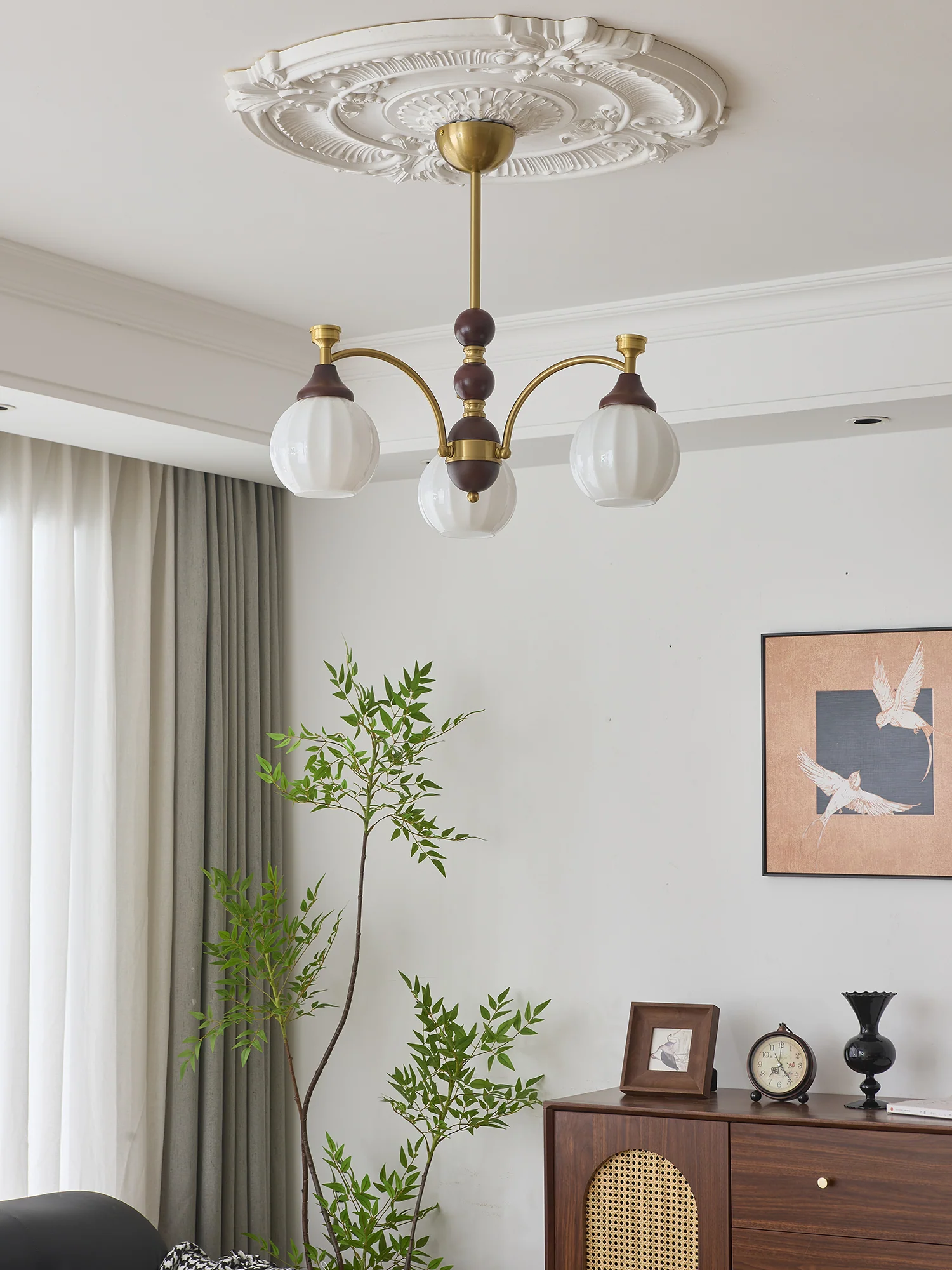 Люстра Callidora - 5 плафонов ∅66см x 28см, орех, золотой, белый