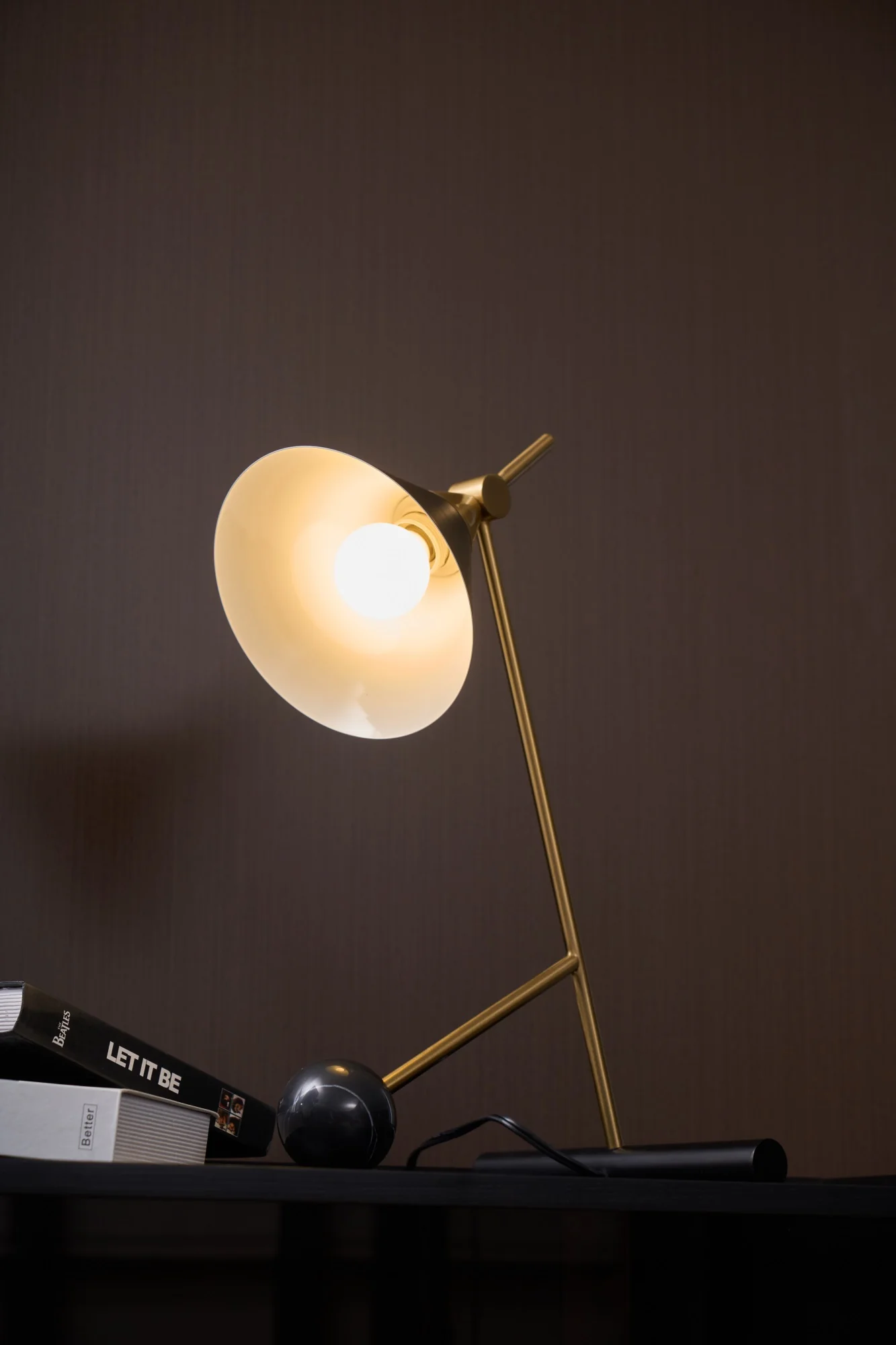 Cleo Table Lamp - ∅ 11.8″ x H 21.7″ / Dia 30cm x H 55cm / Gold+Black / AU plug