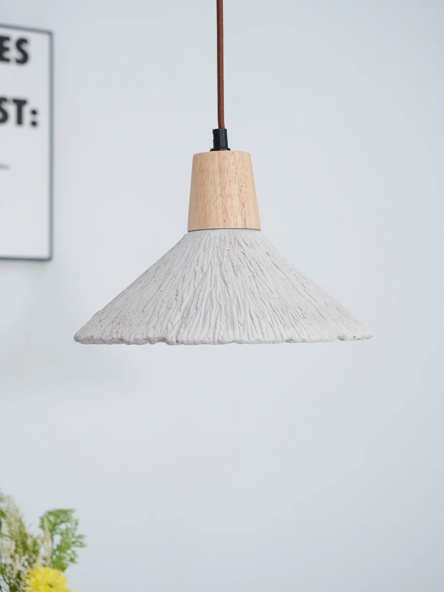 Подвесной светильник Concrete Pleated - ∅7см x 42см, натуральное дерево, серый бетон
