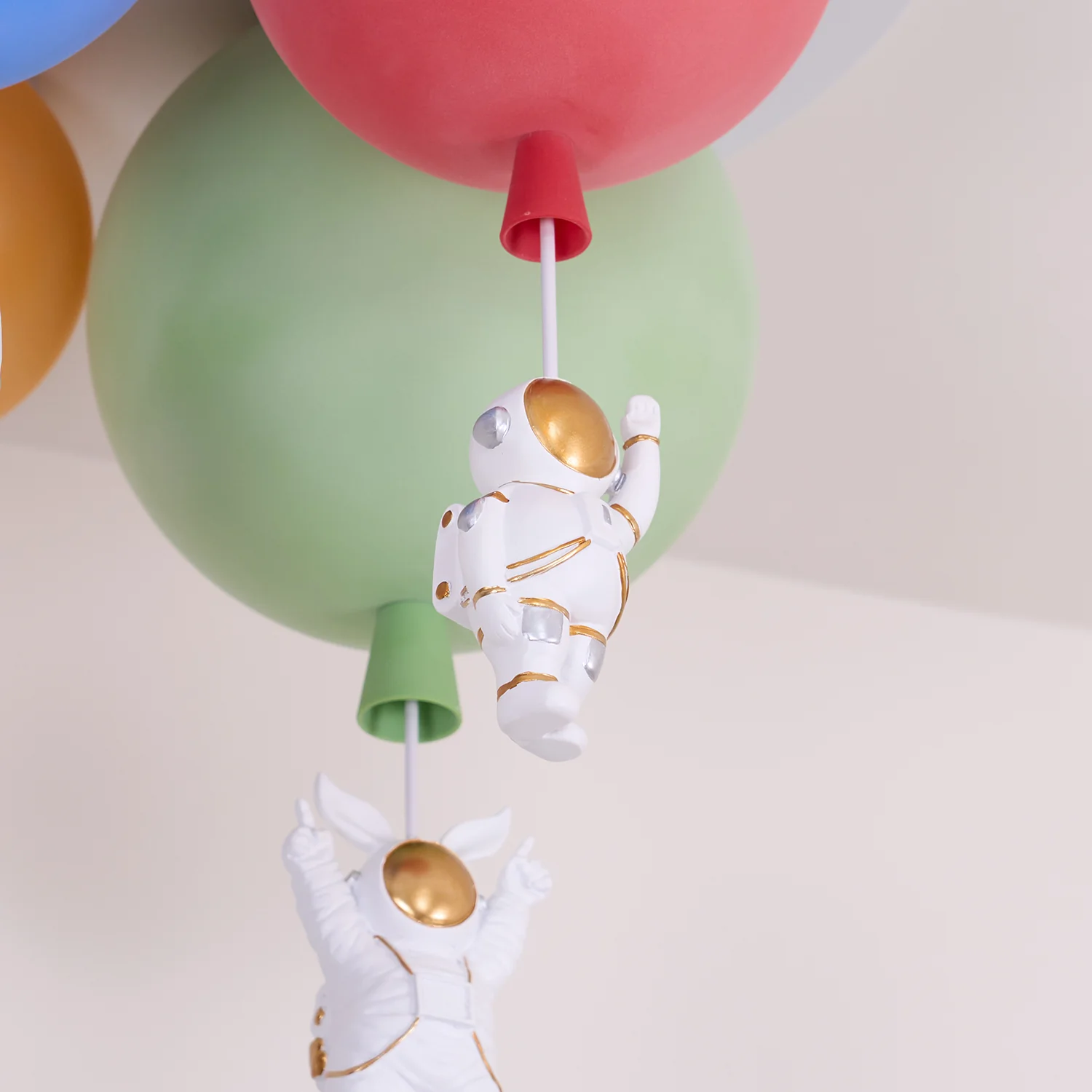 Потолочный светильник Frosted Balloon Combination - модель A, 5 источников света, ∅70см x 66см, оранжевый, красный, синий