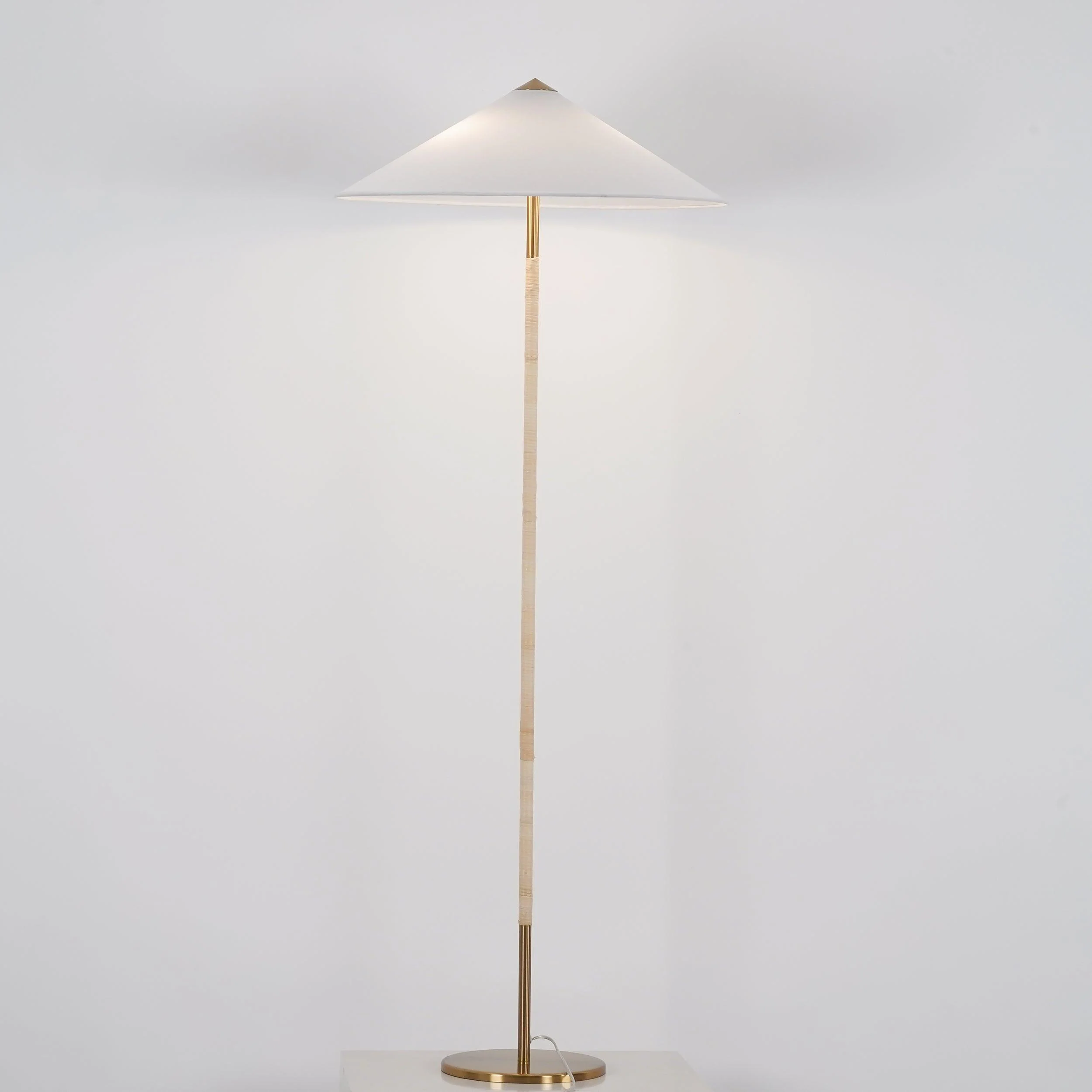 Tynell  Floor Lamp - ∅ 24.8″ x H 60.6″ / Dia 63cm x H 154cm / Natural rattan shade / UK plug
