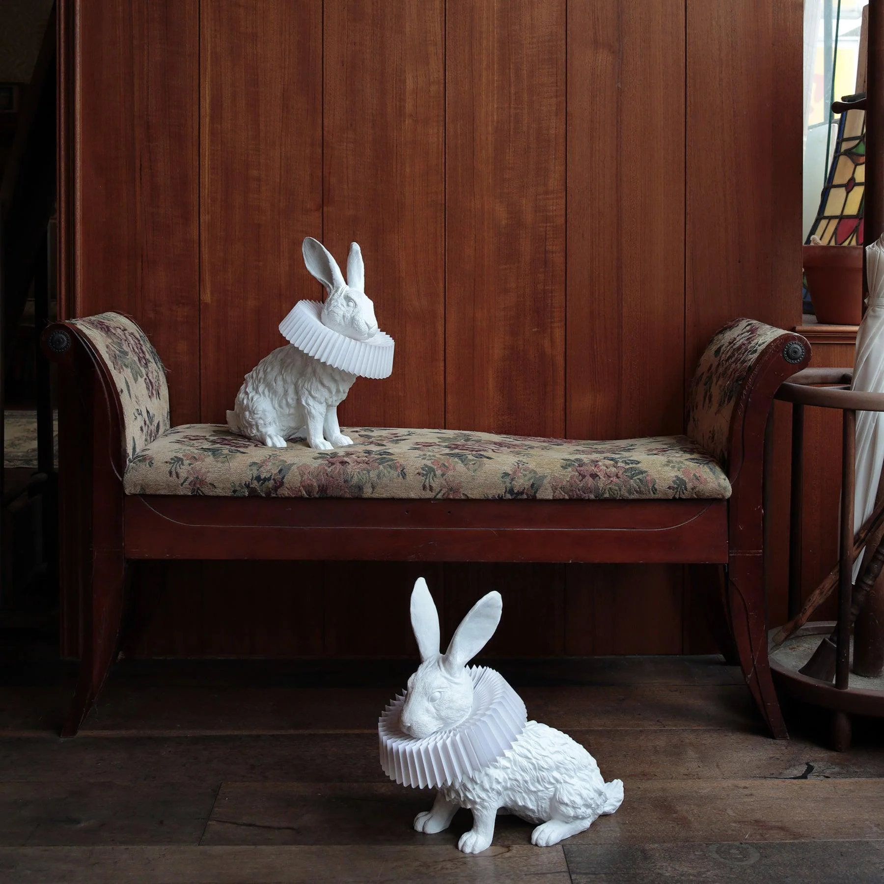 Rabbit X Table Lamp - Sit: ∅ 11.8″ x H 12.6″ / Cool Light / UK plug