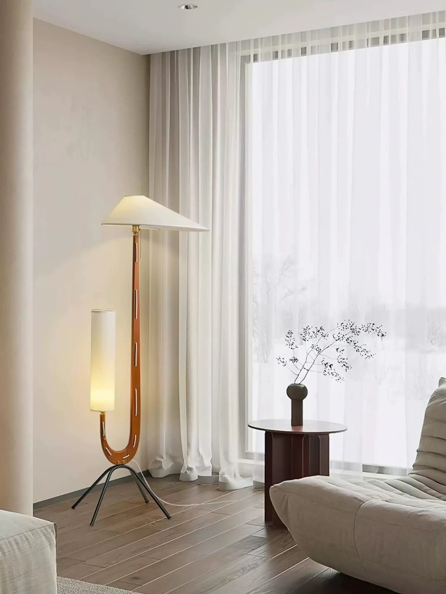 Giraffe Floor Lamp - ∅ 21.6″ x H 63.7″ / Dia 55cm x H 162cm / Walnut & White & Stainless steel / UK plug