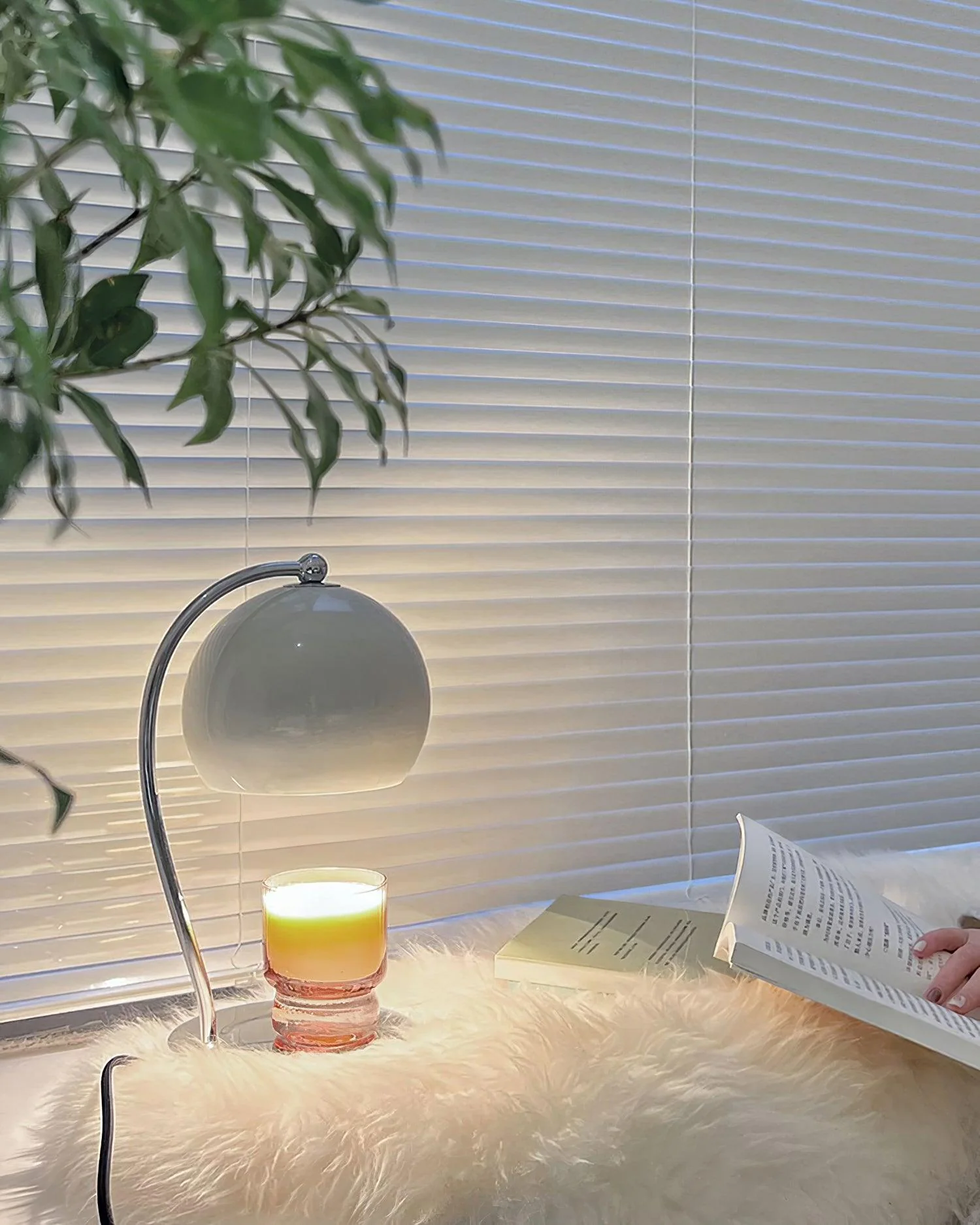 Dennie Warmer Lamp - ∅ 6.7″ x H 12.6″ / Dia 17cm x H 32cm / Chrome & White / AU plug