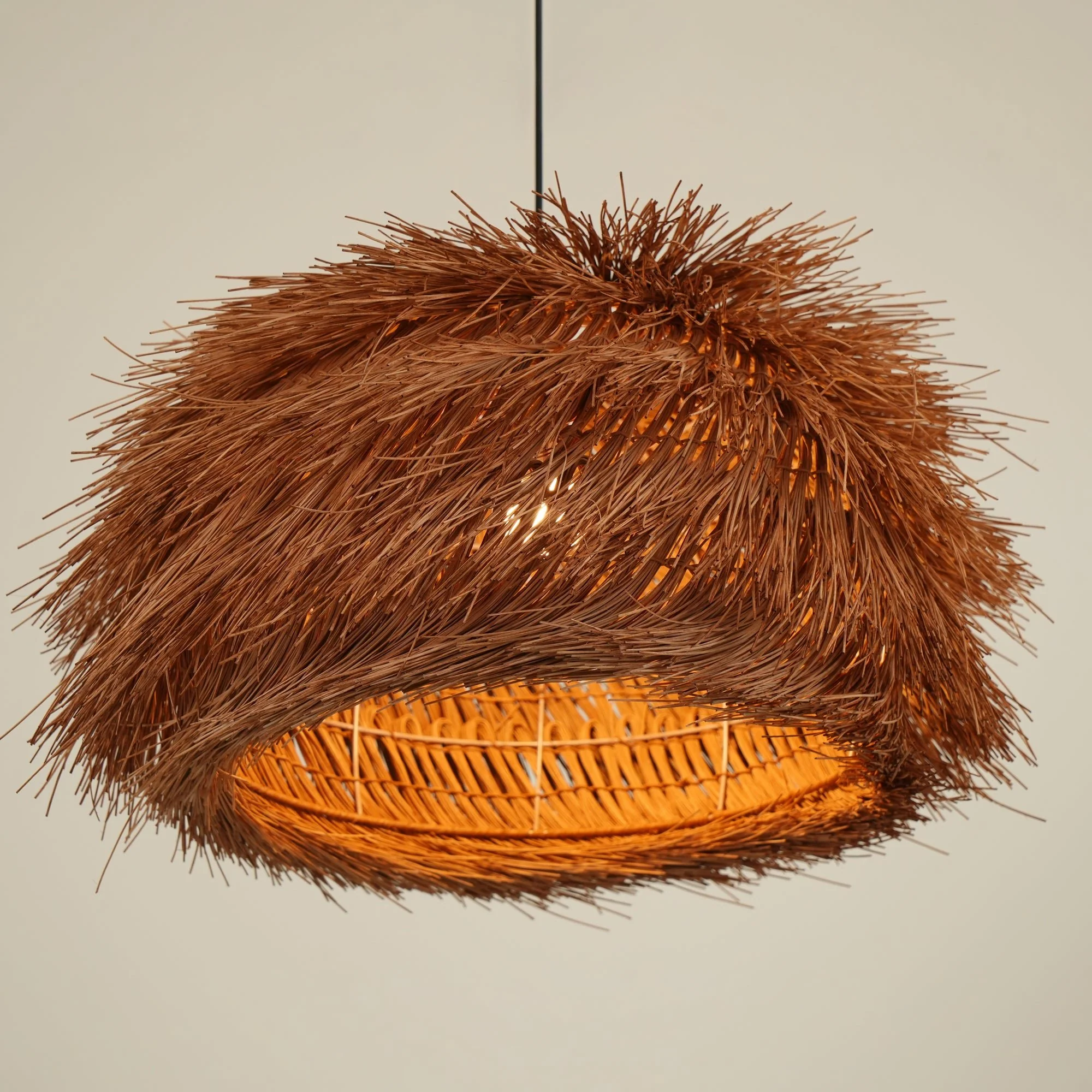 Подвесной светильник Hues Wicker - модель C, ∅50см x 150см, темный натуральный ротанг, черный