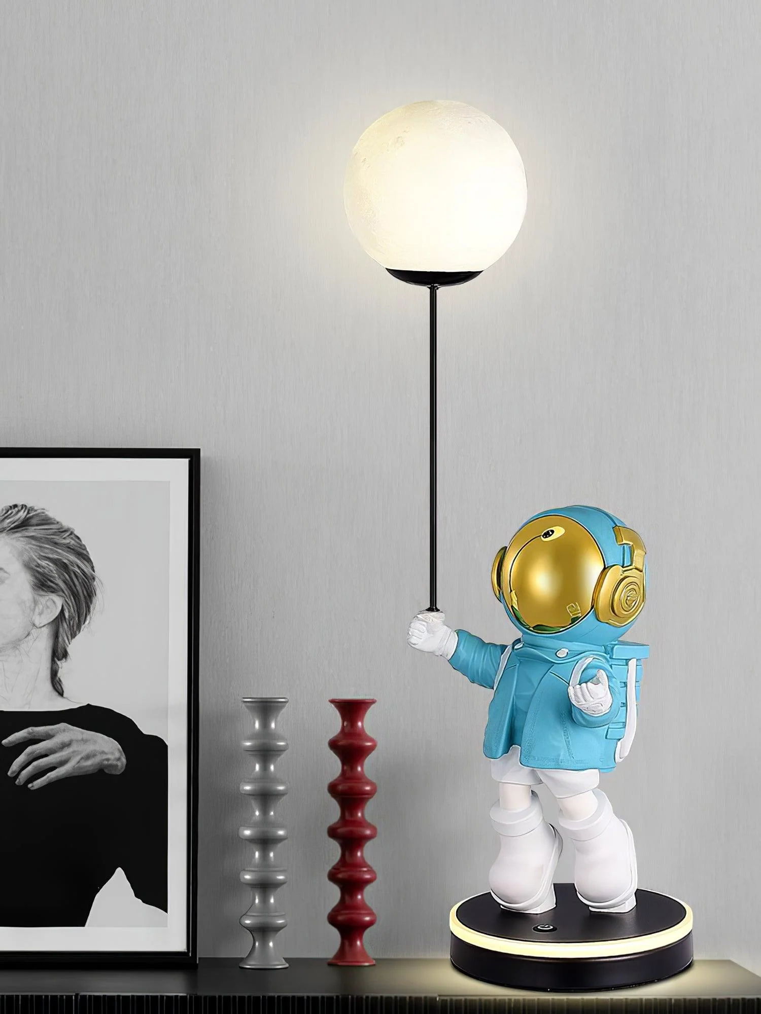 Astronaut and Planet Lamp - Model B Silver / AU plug / Warm Light