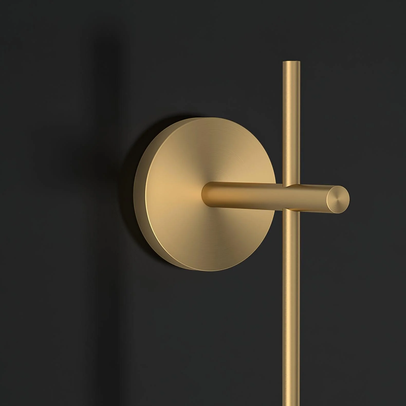 Настенный светильник Vertical Globe - ∅15см x 65см, латунь, стеклянный шар, нейтральный свет