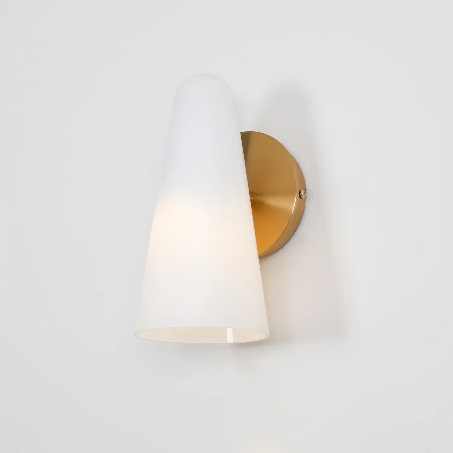 Настенный светильник Conical Glass - ∅13см x 26см, золотой, белый, теплый свет