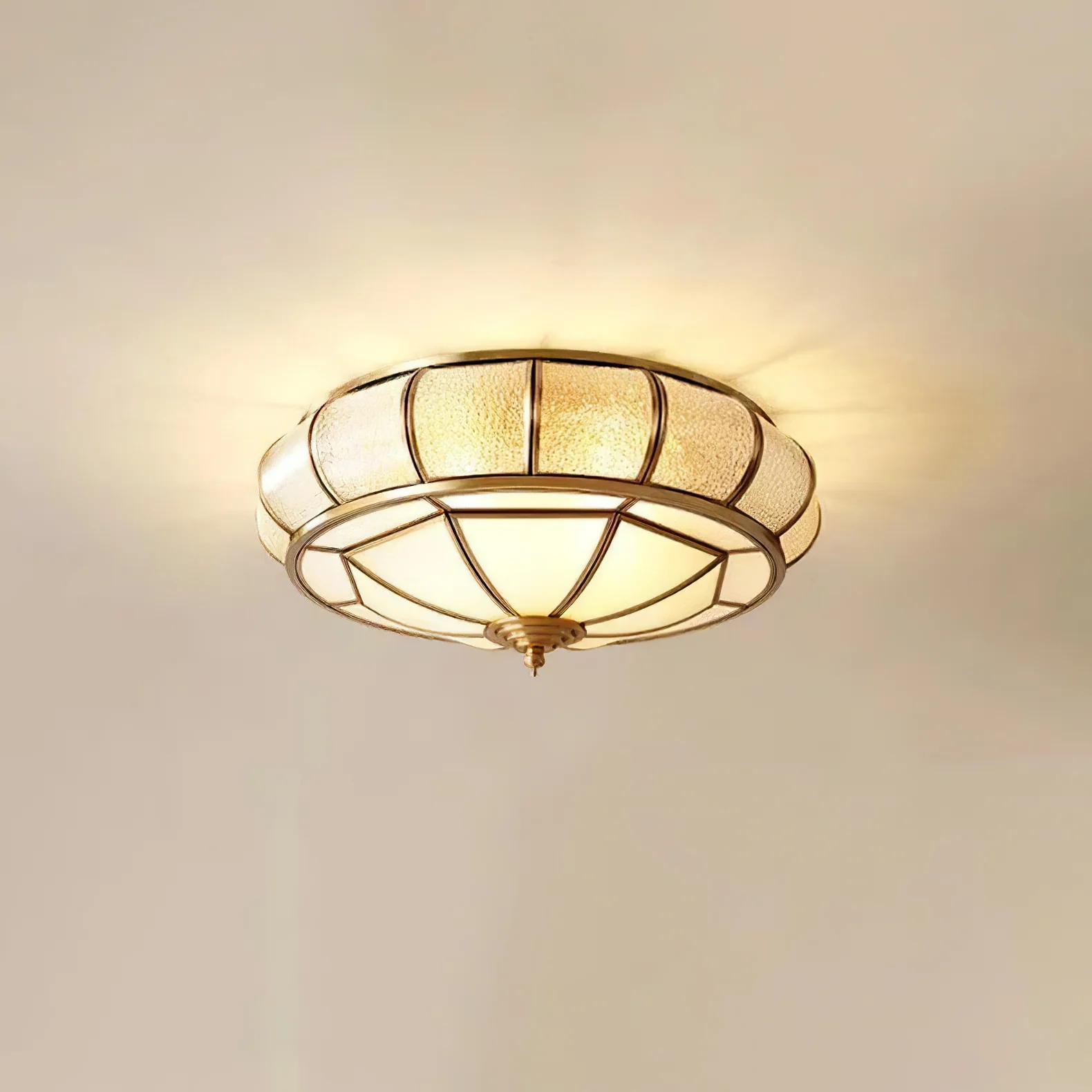 Потолочный светильник Round Textured Glass - ∅60см х 23см, латунь