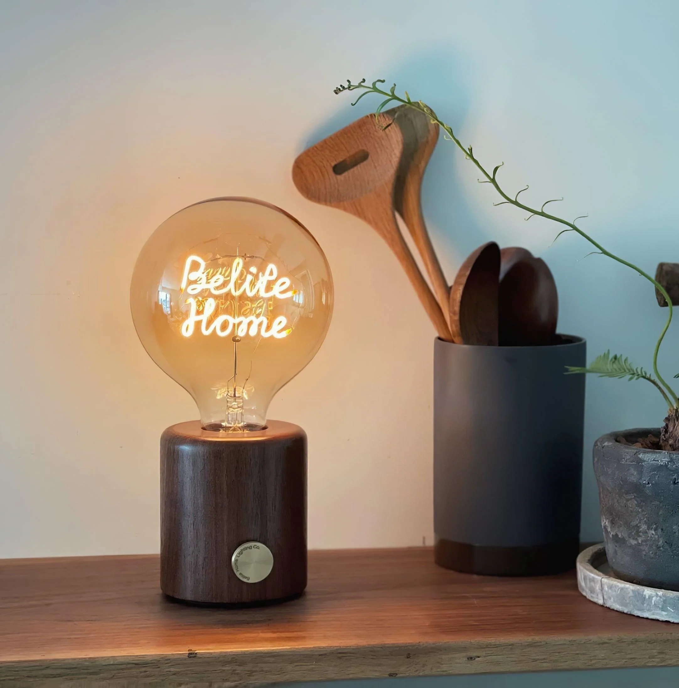 Настольный светильник Kuitt Smiley Built-in Battery  - ∅12см x 24см, орех, прозрачный, USB