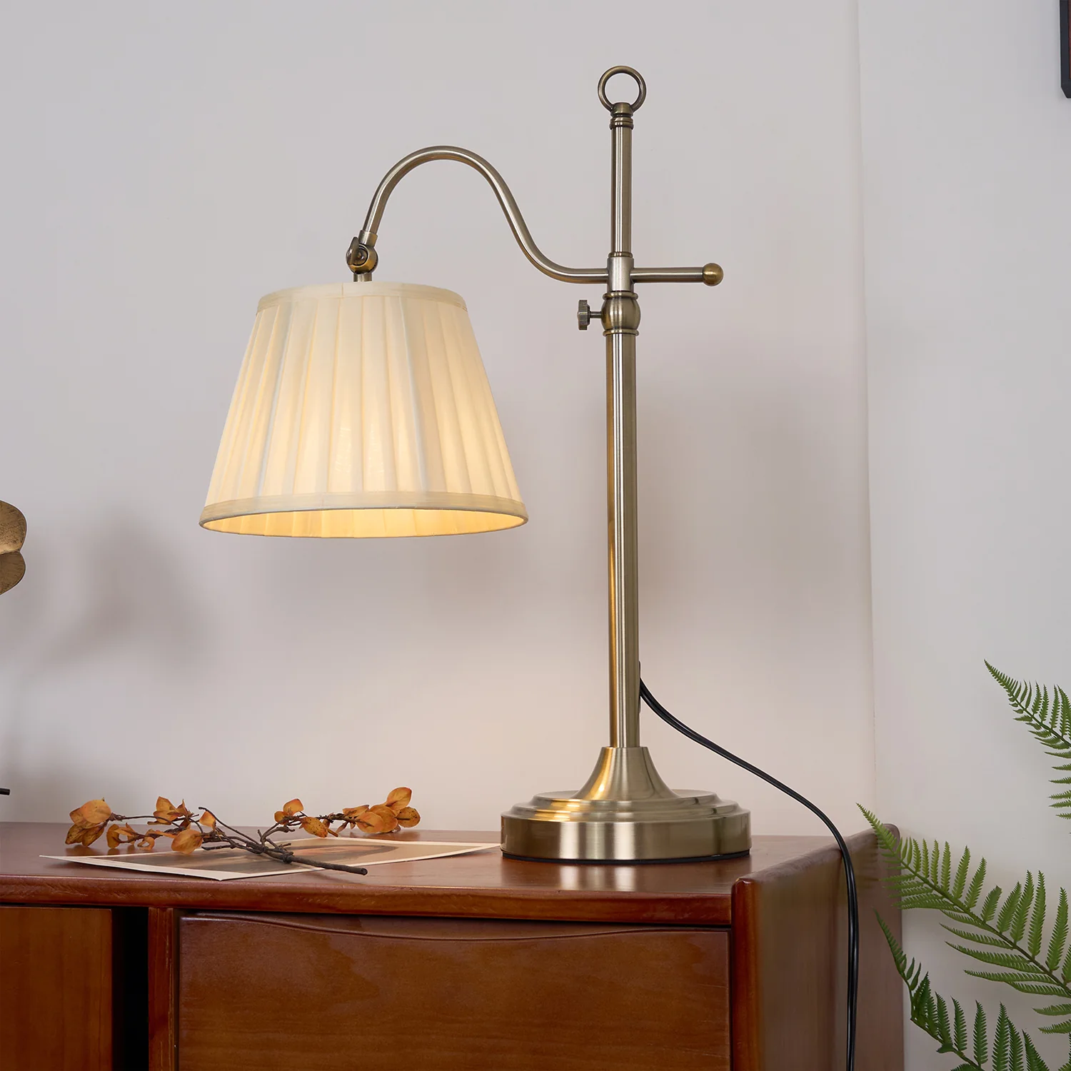 Suffolk Table Lamp - ∅ 8.6″ x H 25.2″ / Dia 24cm x H 64cm / Gold+White / AU plug