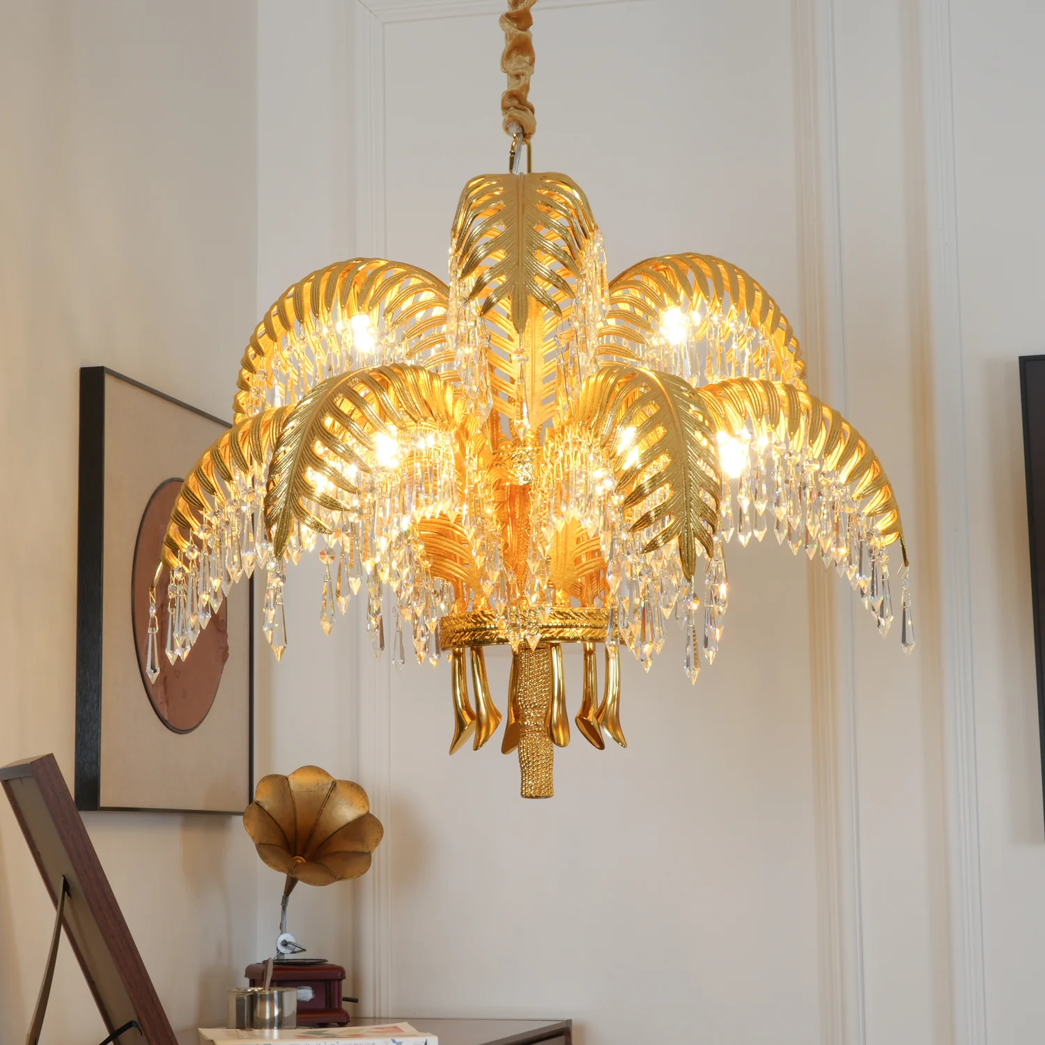 Люстра Brass Palm Leaf Crystal - 8 подвесов ∅82см x 50см, латунь, прозрачный кристалл