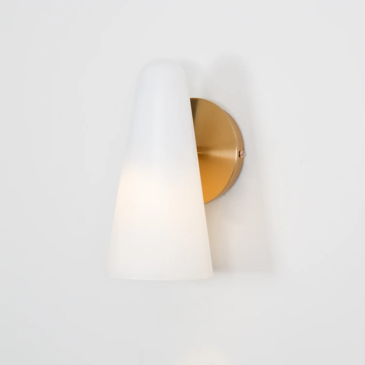 Настенный светильник Conical Glass - ∅13см x 26см, золотой, белый, теплый свет