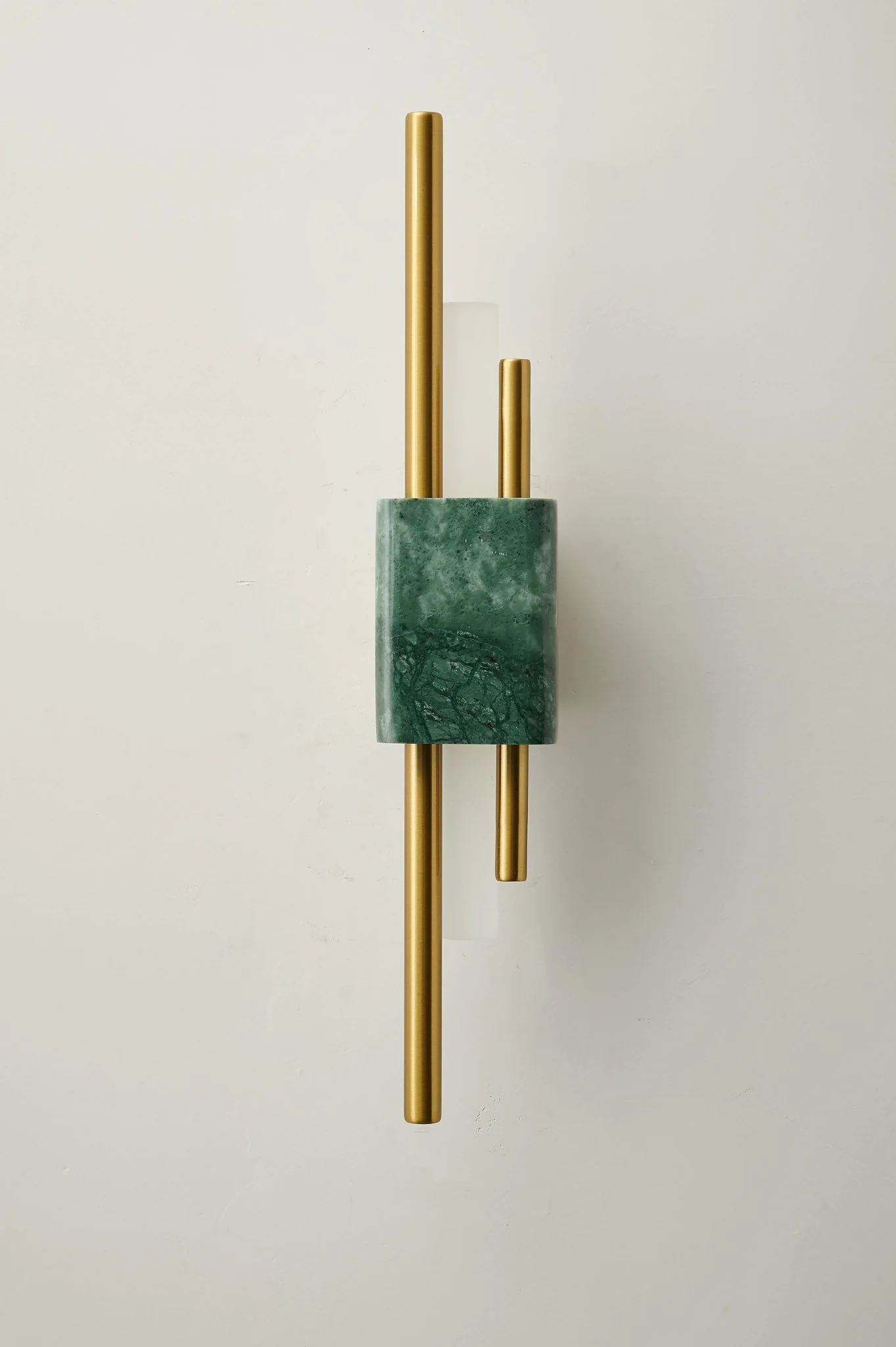 Tanto Wall Light - ∅ 3.9″ x H 23.6″ Set of 2 / White Marble & Gold / Cool Light