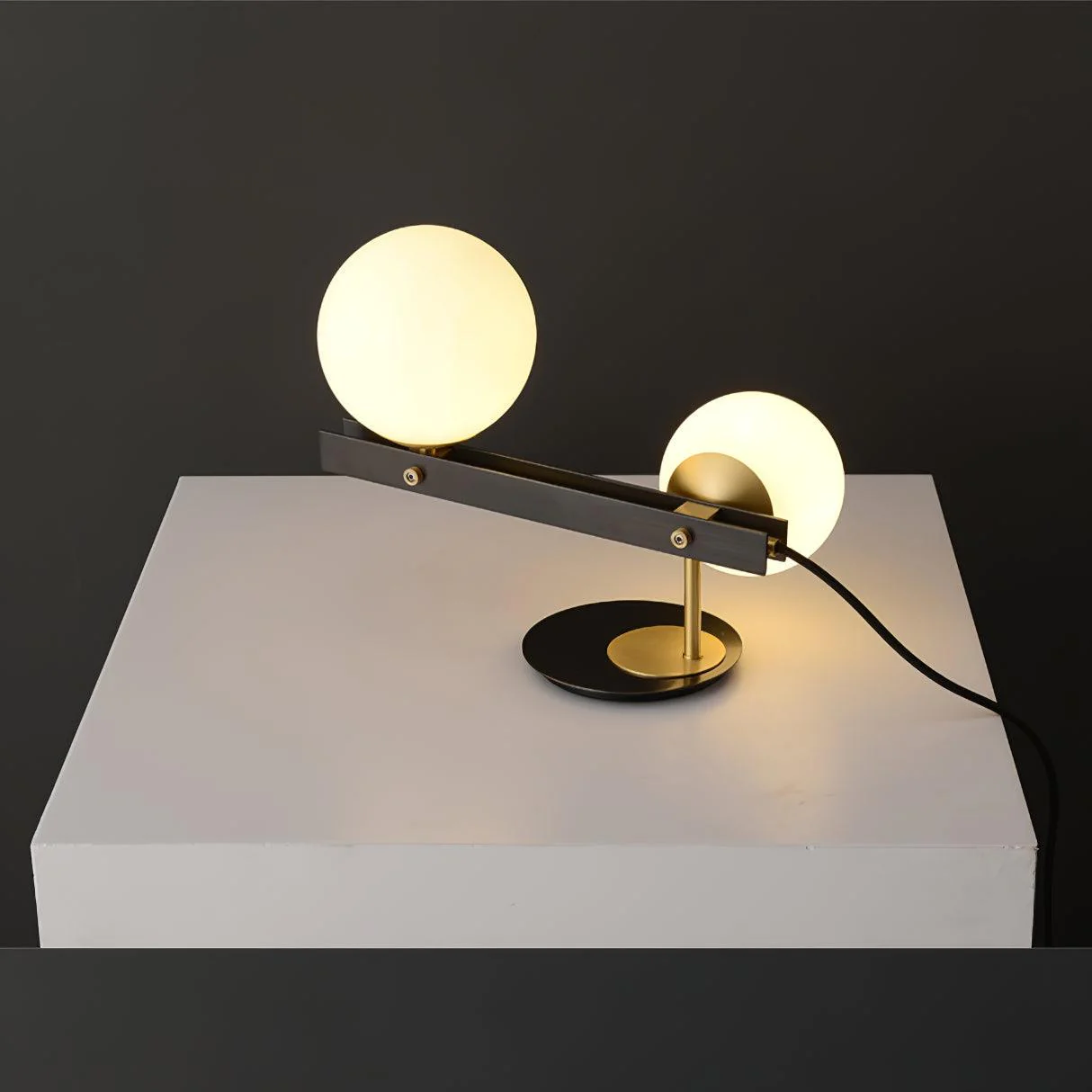 Planeta Table Lamp - ∅ 13.7″ x H 10.6″ / Dia 35cm x H 27cm / Brass+Black / US plug