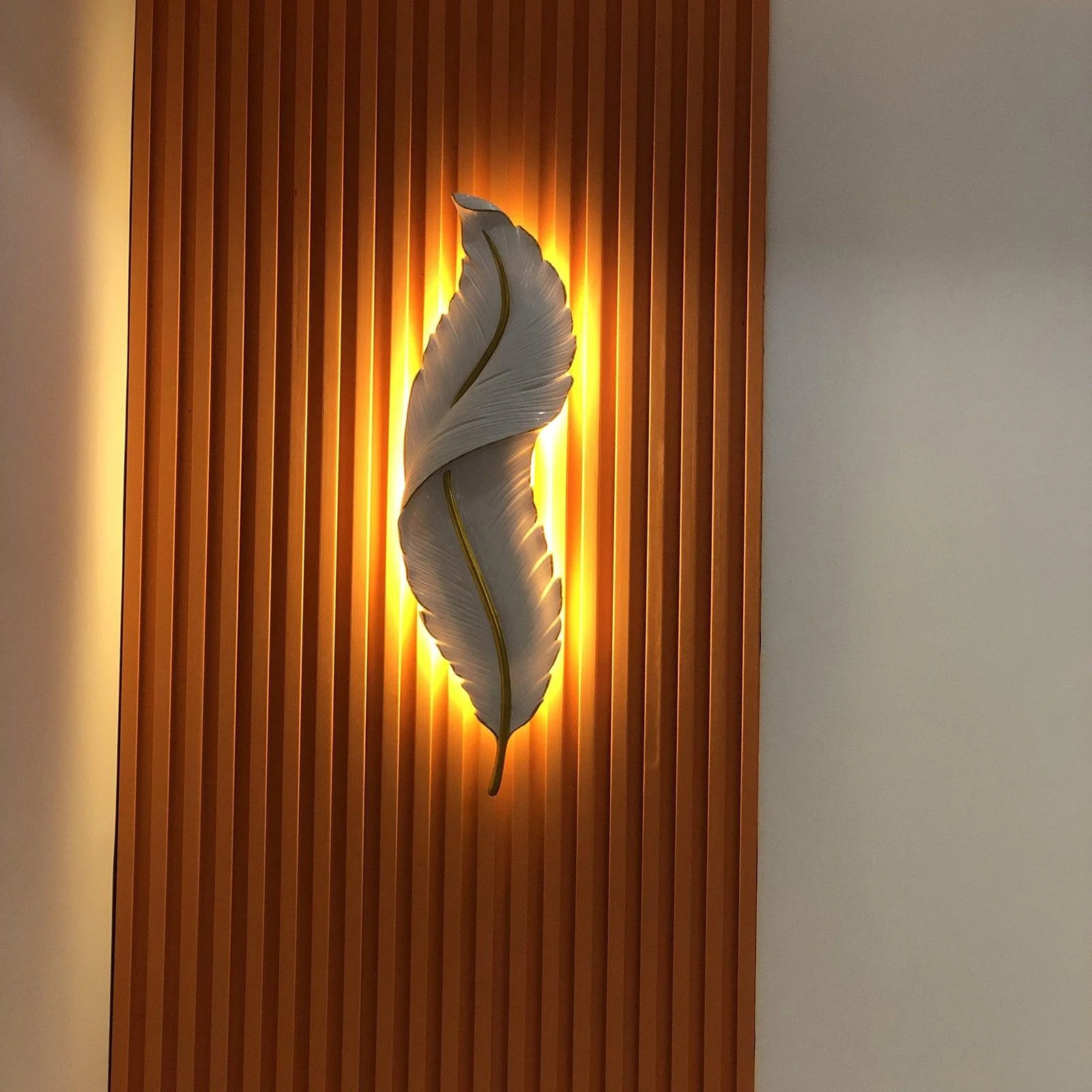 Настенный светильник Feather - 16см x 91см, белый, золотой, 3000-6500К