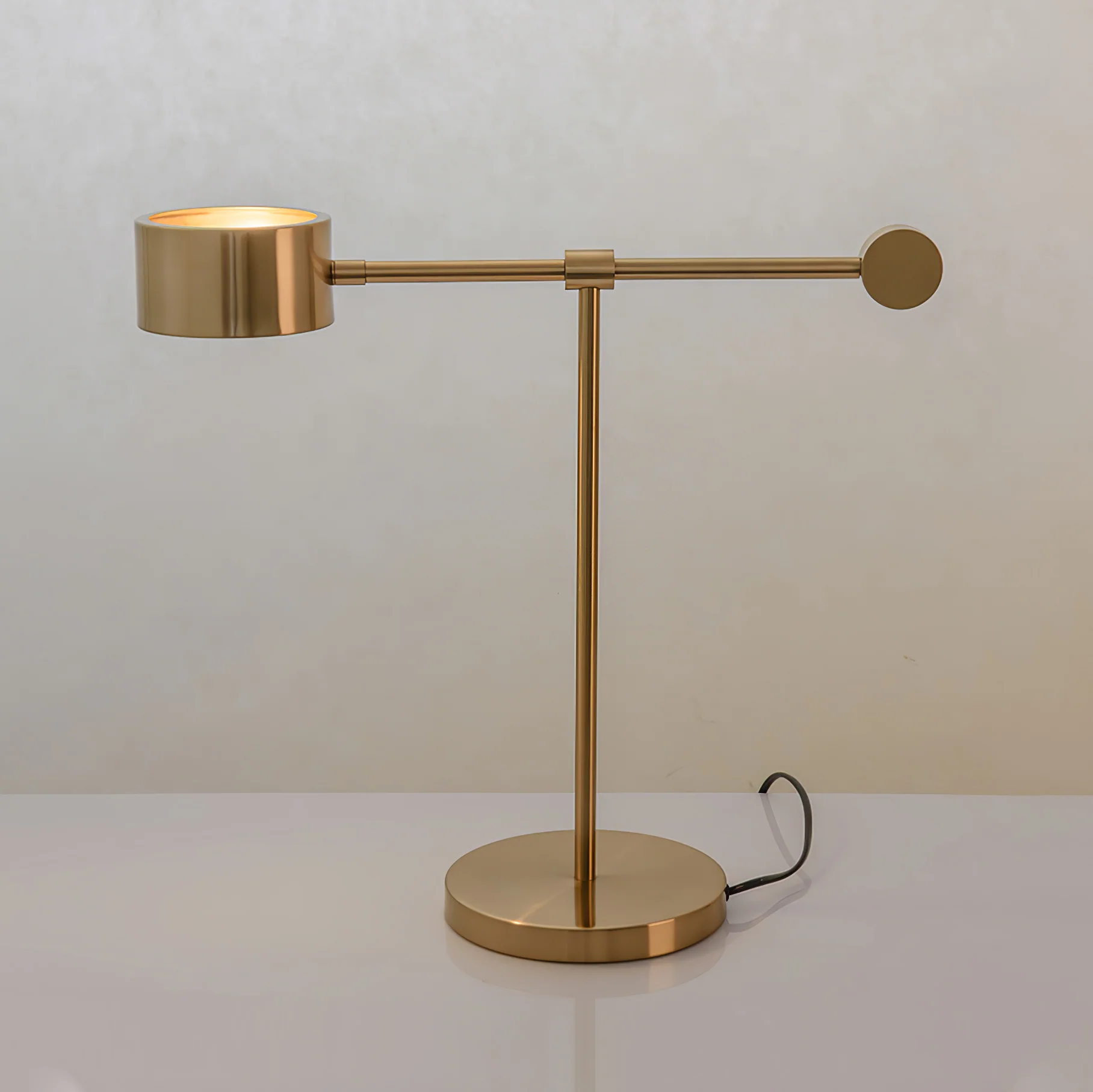 Lever Office Table Light - L 19.7″ x H 16.9″  / L 50cm x H 43cm / Gold / US plug