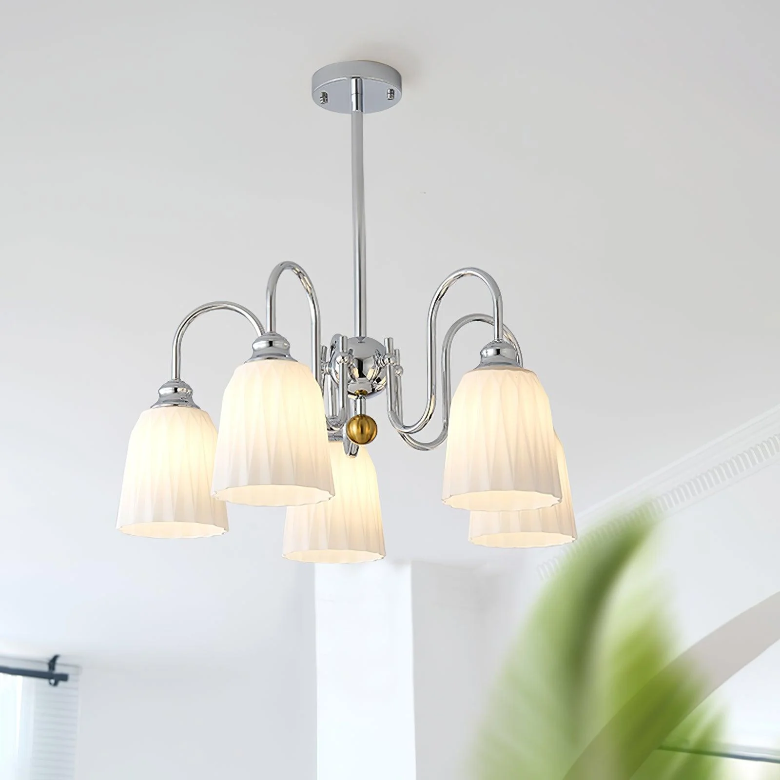 Люстра Bauhaus Pleated - 5 источника света ∅66см x 53см, хром, белый